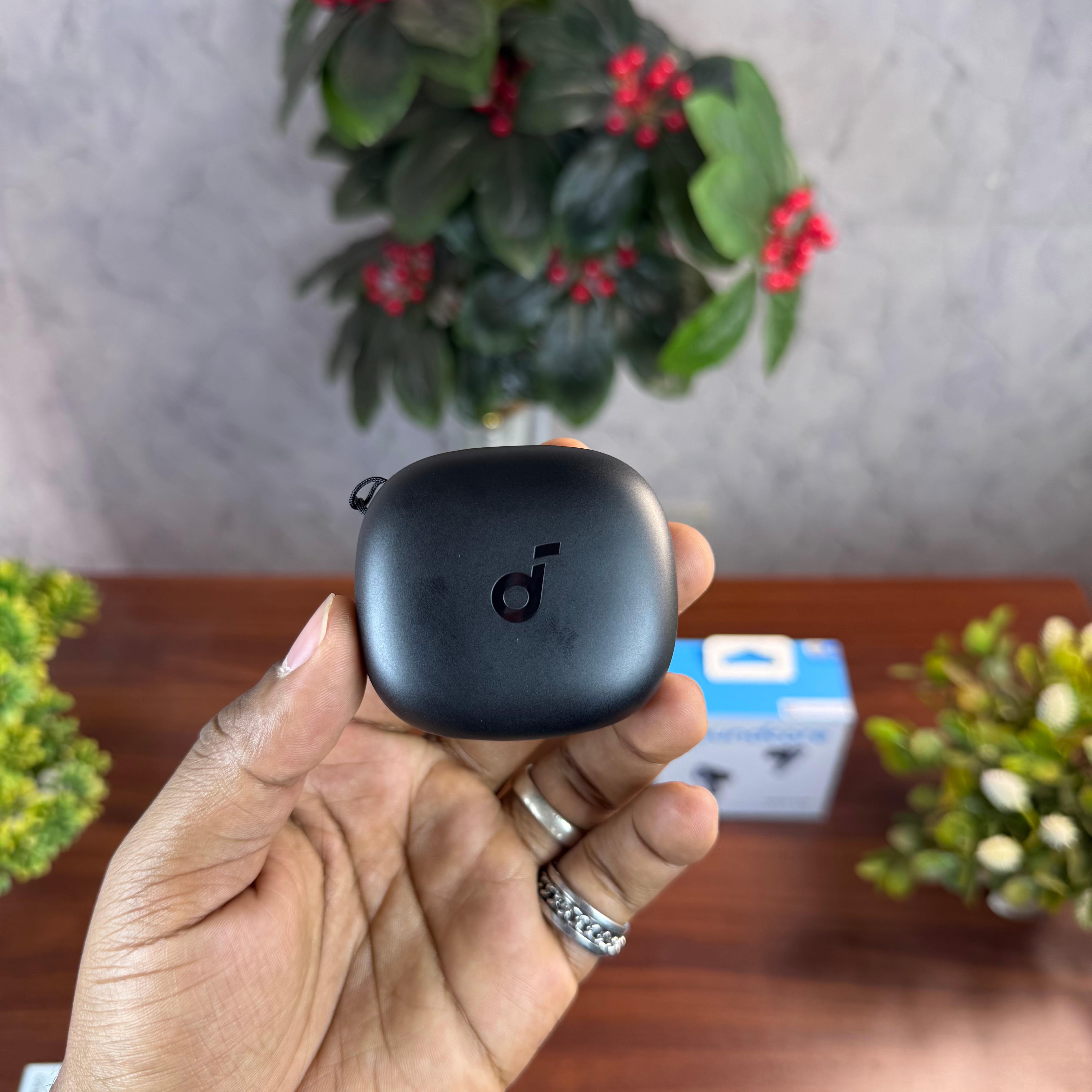 Soundcore R50i with rubber tips image 3