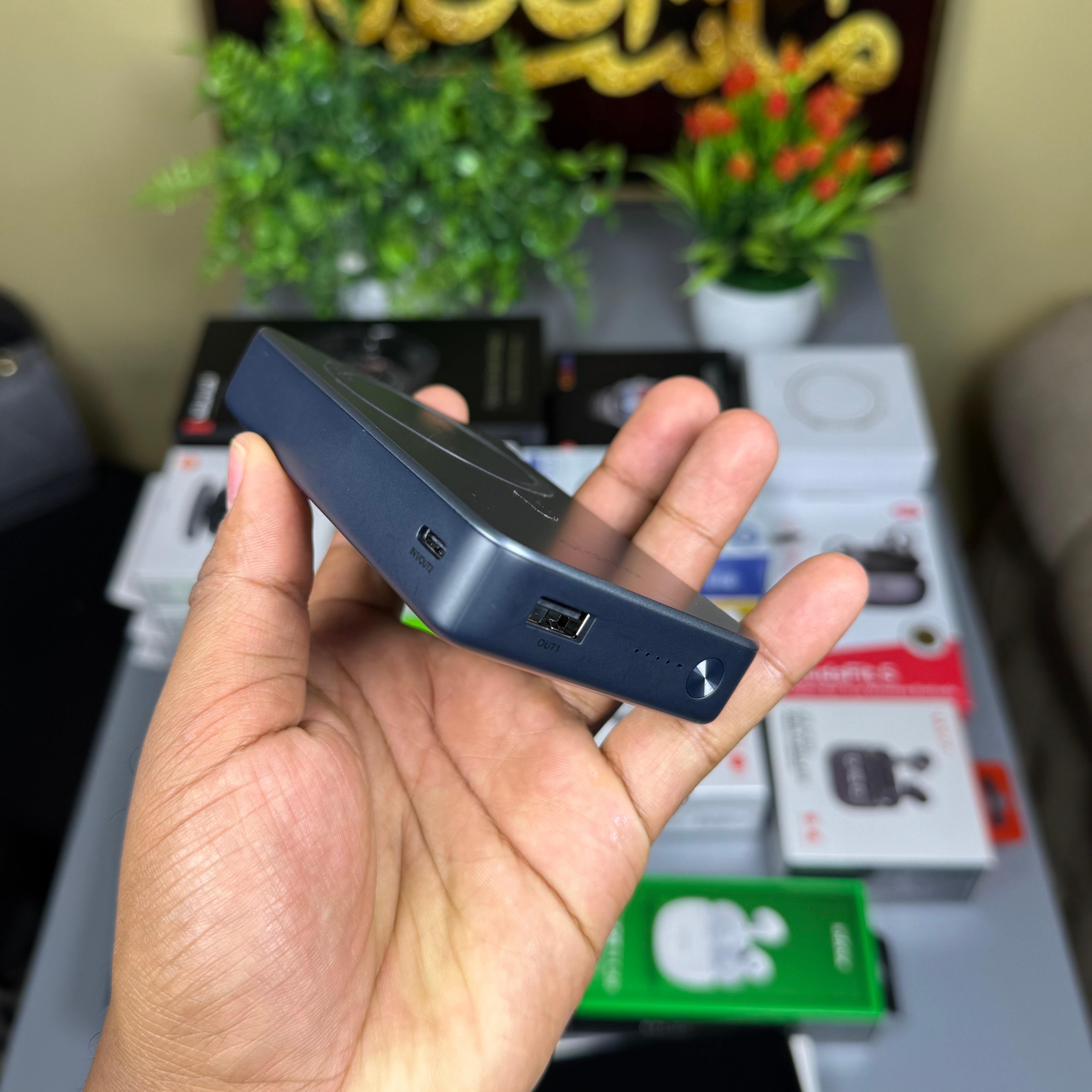 Oraimo Magpower 15 (10000mAh) Magnetic Wireless Powerbank with Fast Wired Charging image 3