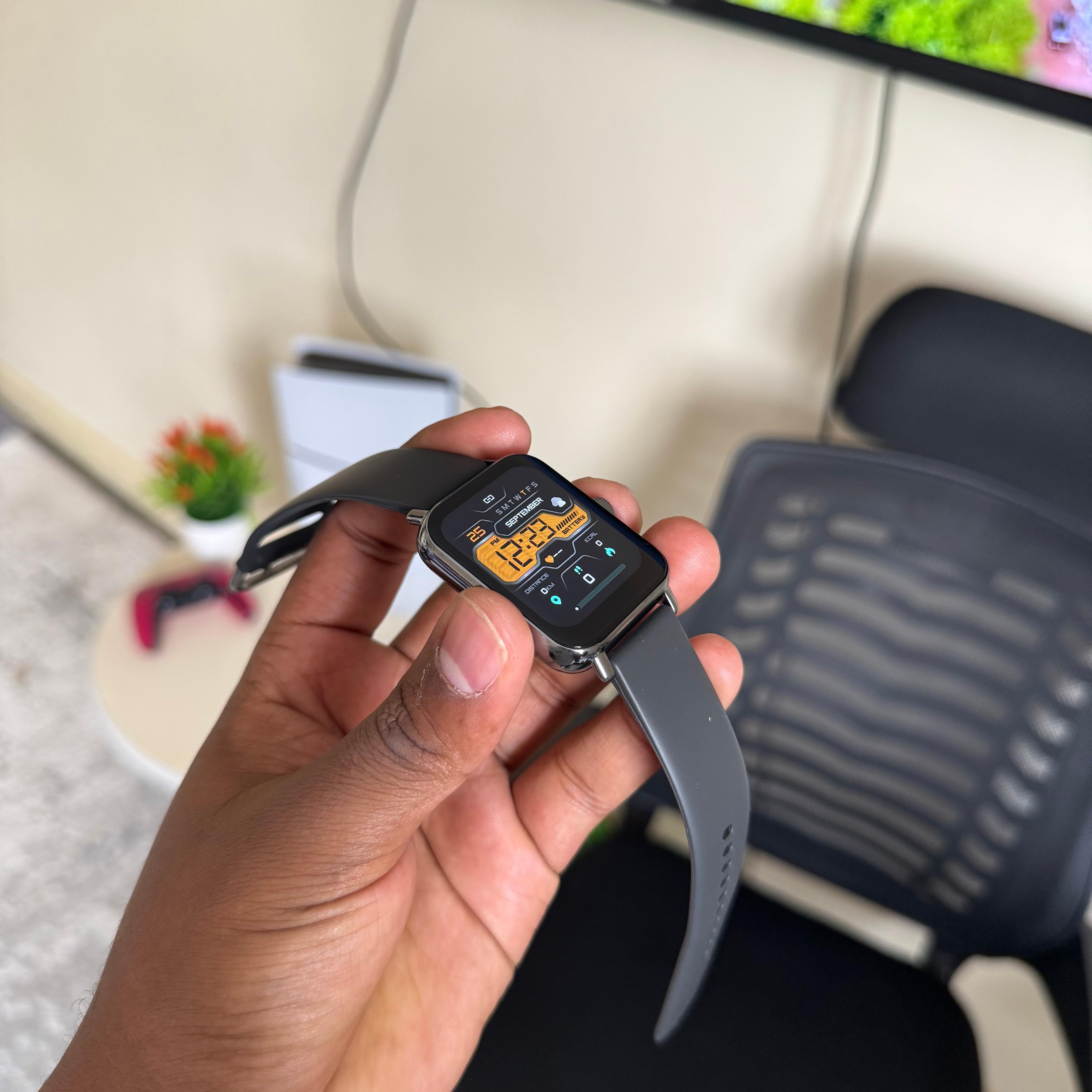 Oraimo Watch 6 Pro with Small 1.69 Hd Curved Display and Mettalic shinny body image 6