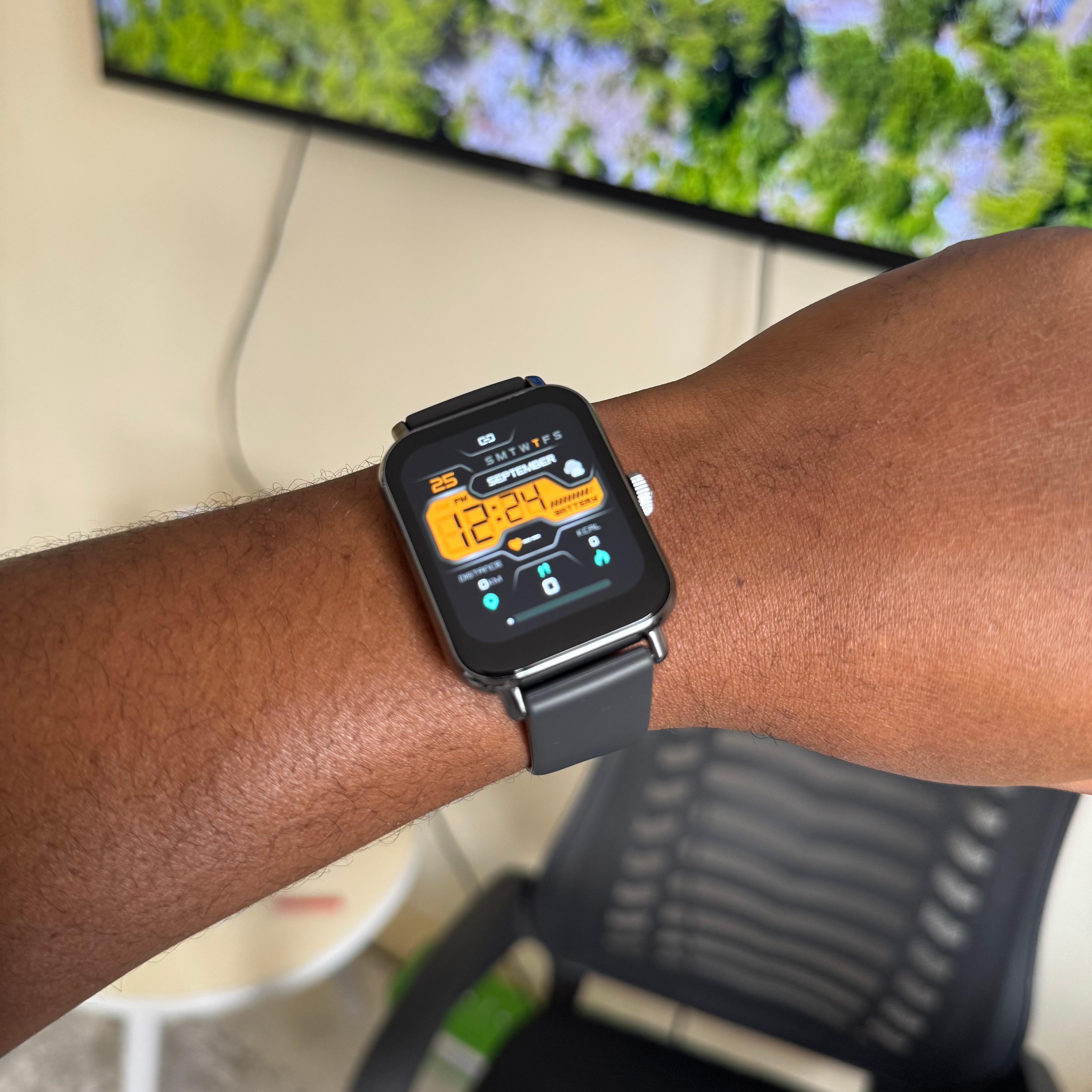 Oraimo Watch 6 Pro with Small 1.69 Hd Curved Display and Mettalic shinny body image 3