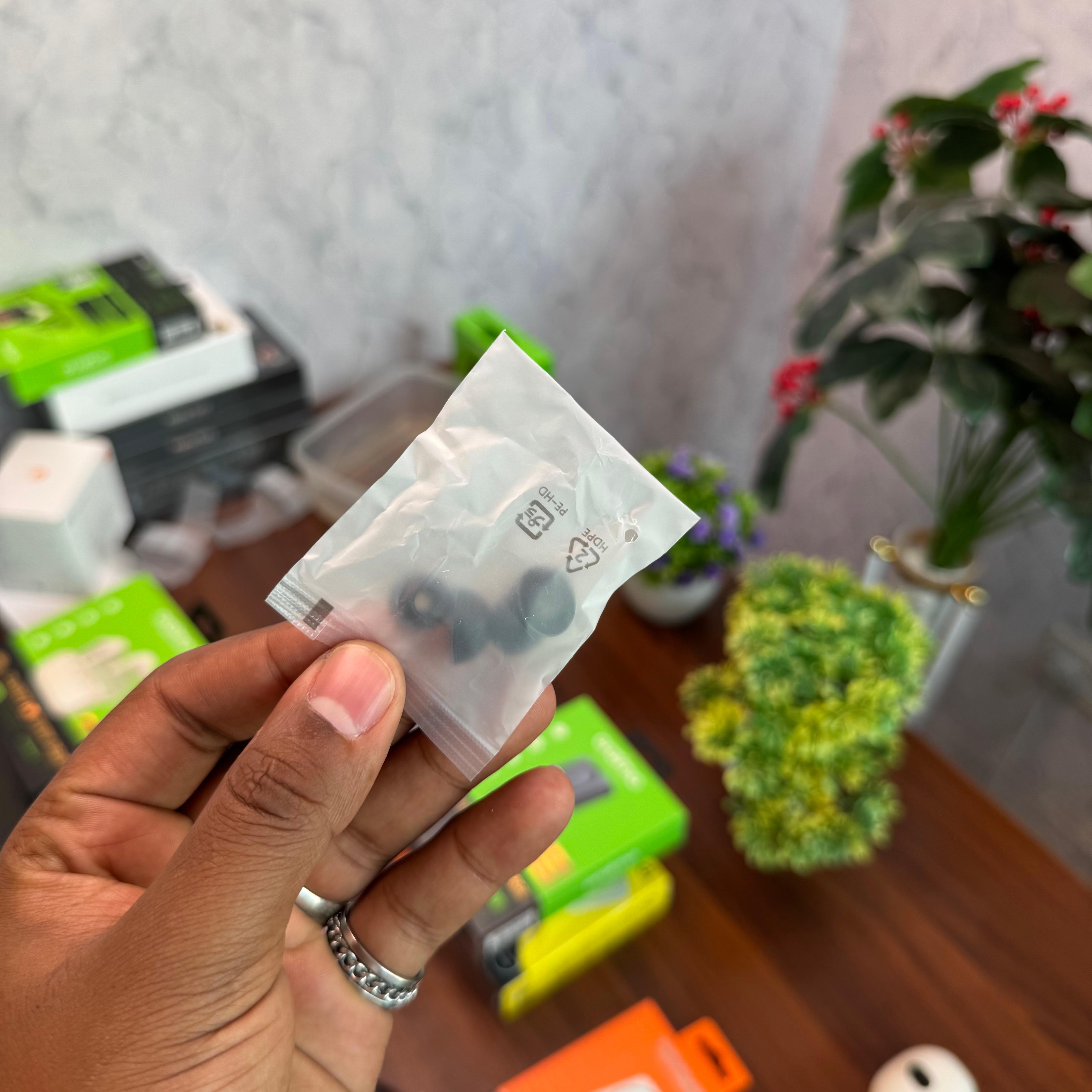 Redmi Buds 6 Play Small Earbuds image 4