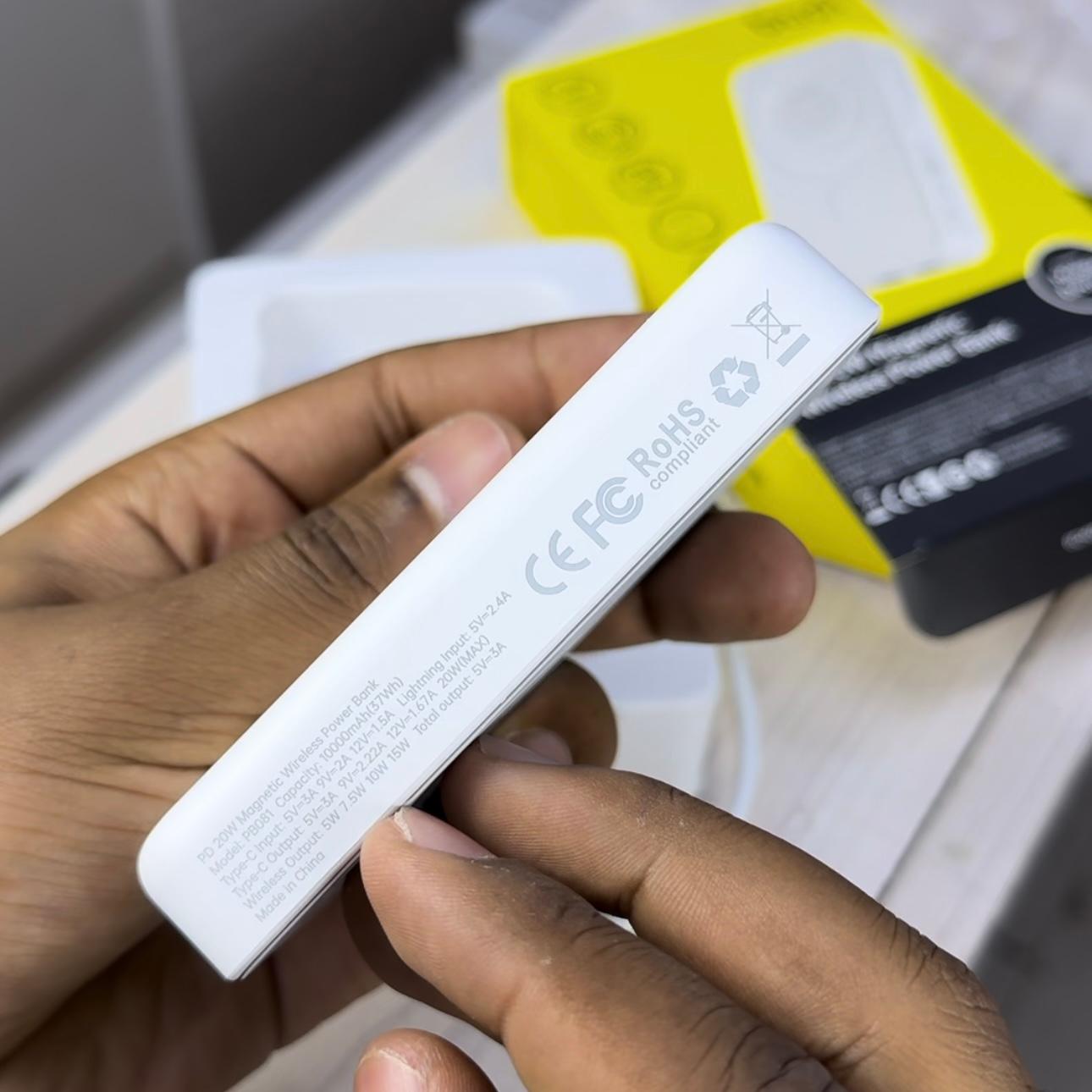 Budi 10000mAh magnetic wireless powerbank image 3