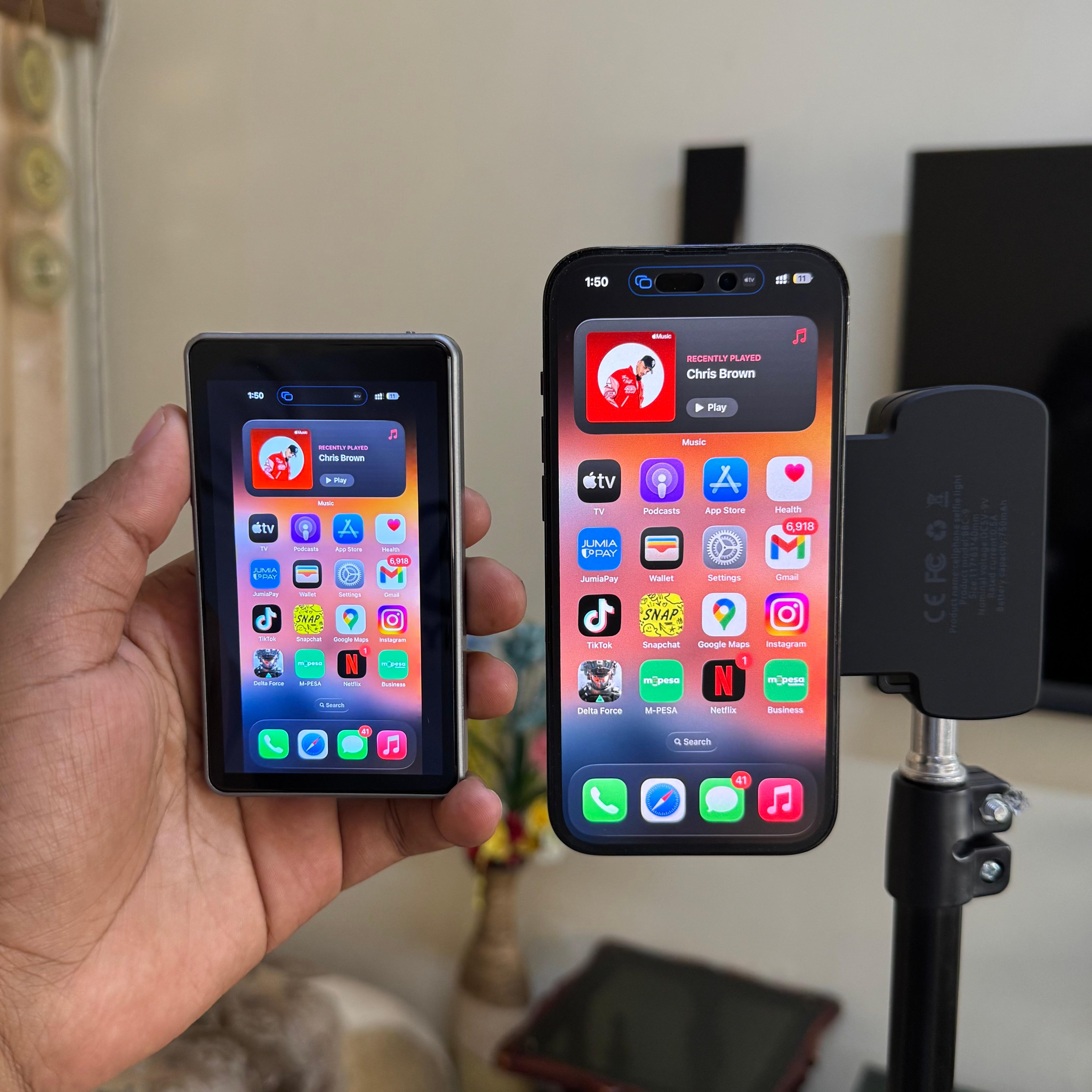 New Wireless Magnetic Phone Vlog Selfie Monitor Screen for iPhone and Android (Mini Secondary Screen)