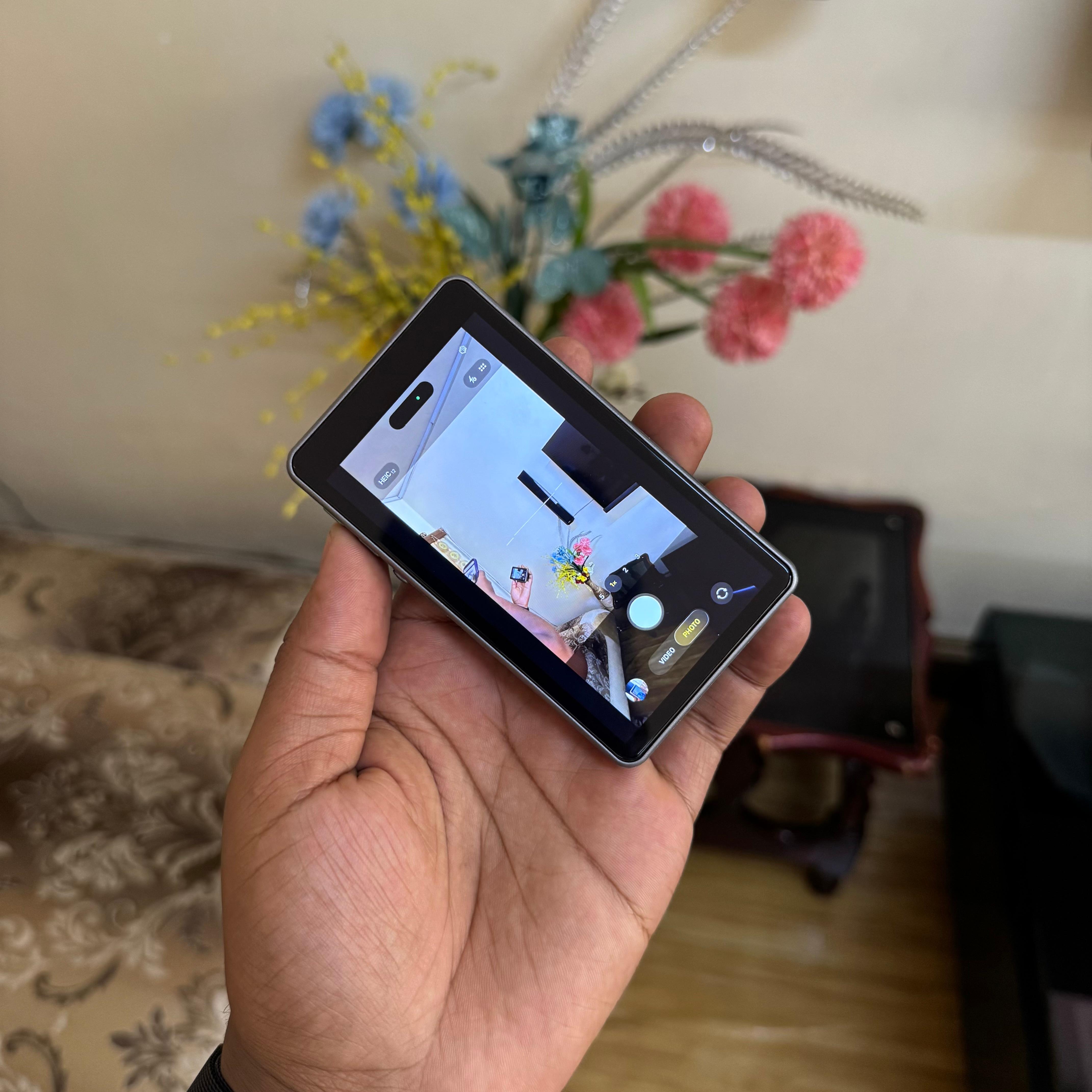 New Wireless Magnetic Phone Vlog Selfie Monitor Screen for iPhone and Android (Mini Secondary Screen) image 3