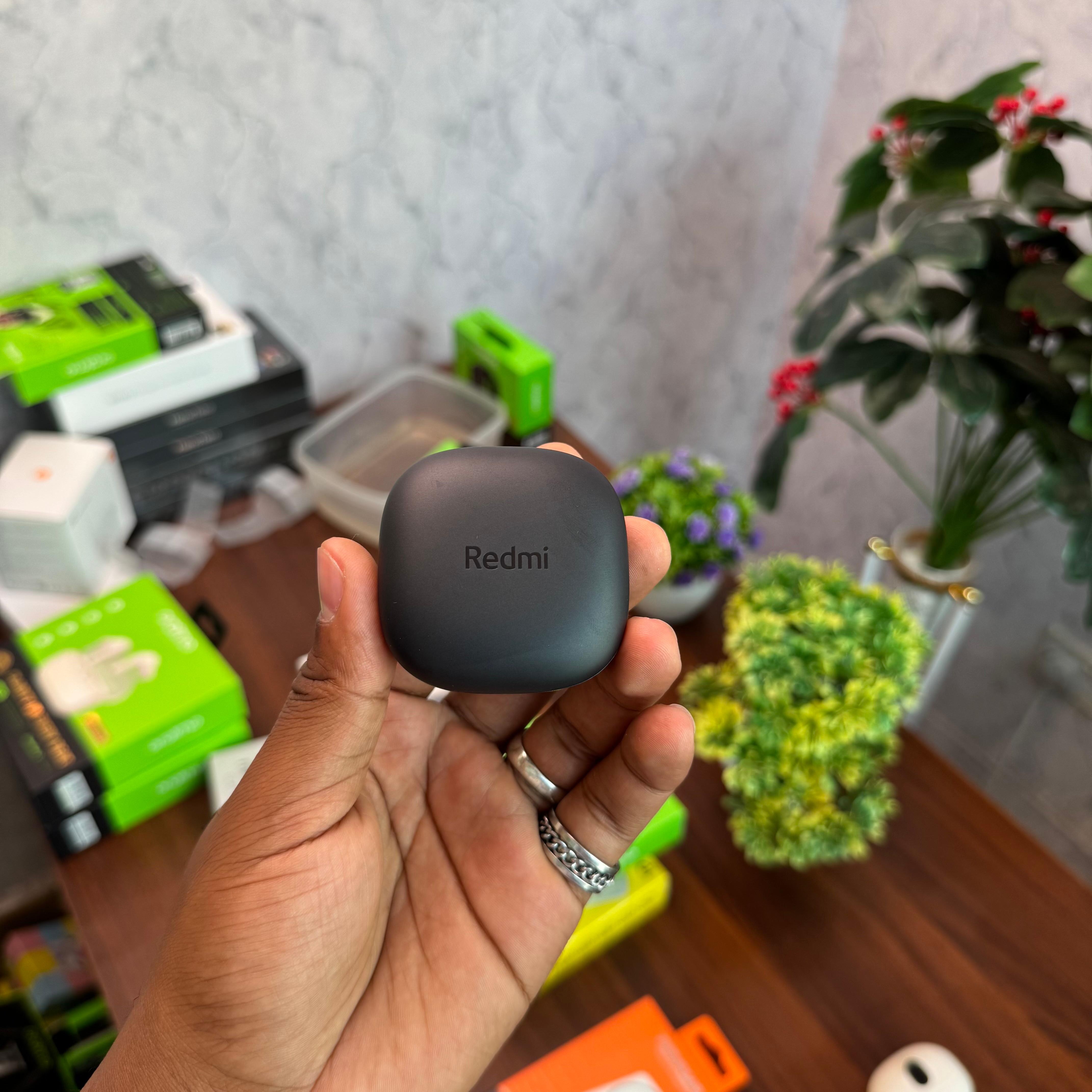 Redmi Buds 6 Play Small Earbuds image 3