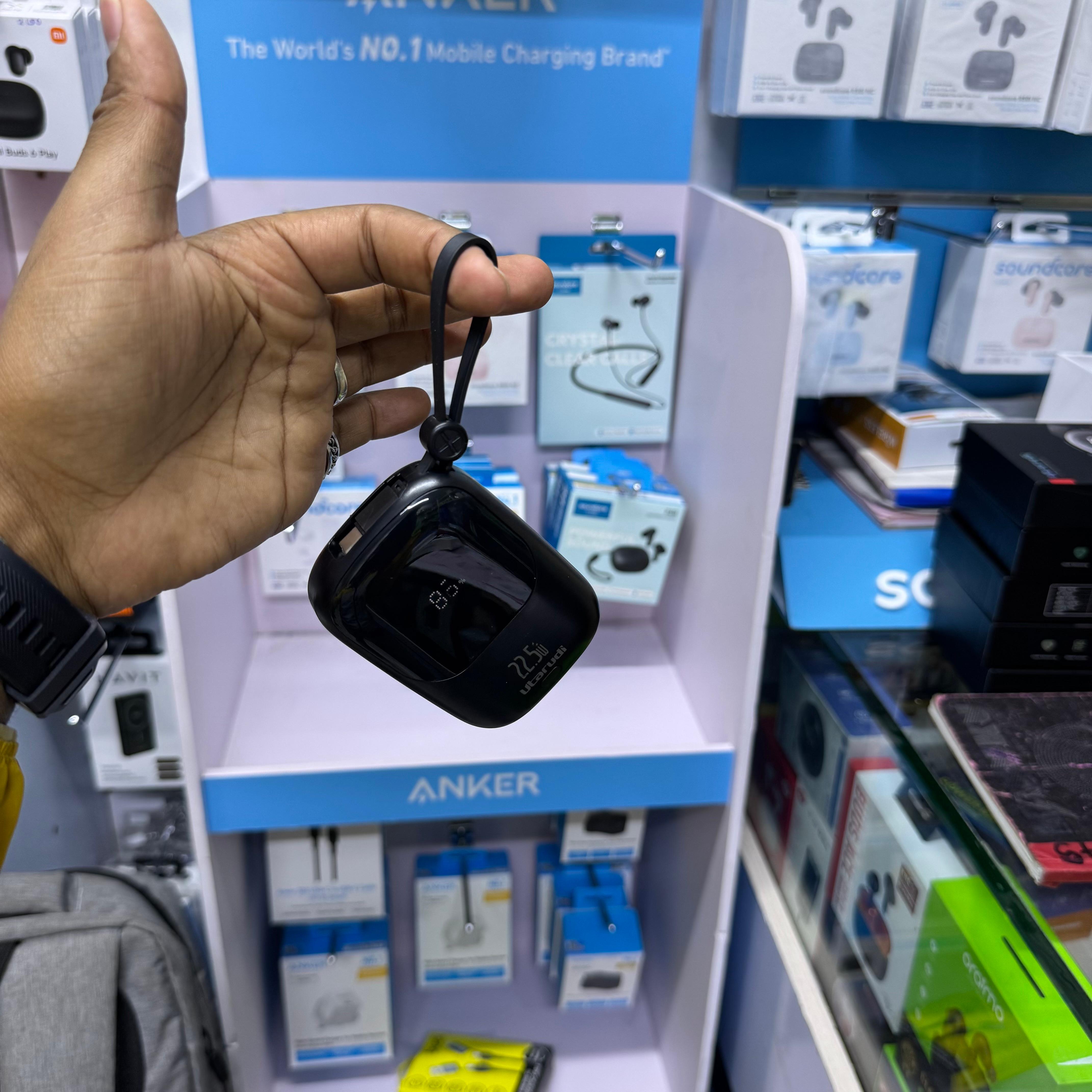 Utarudi 10000mAh portable powerbank with cables image 4