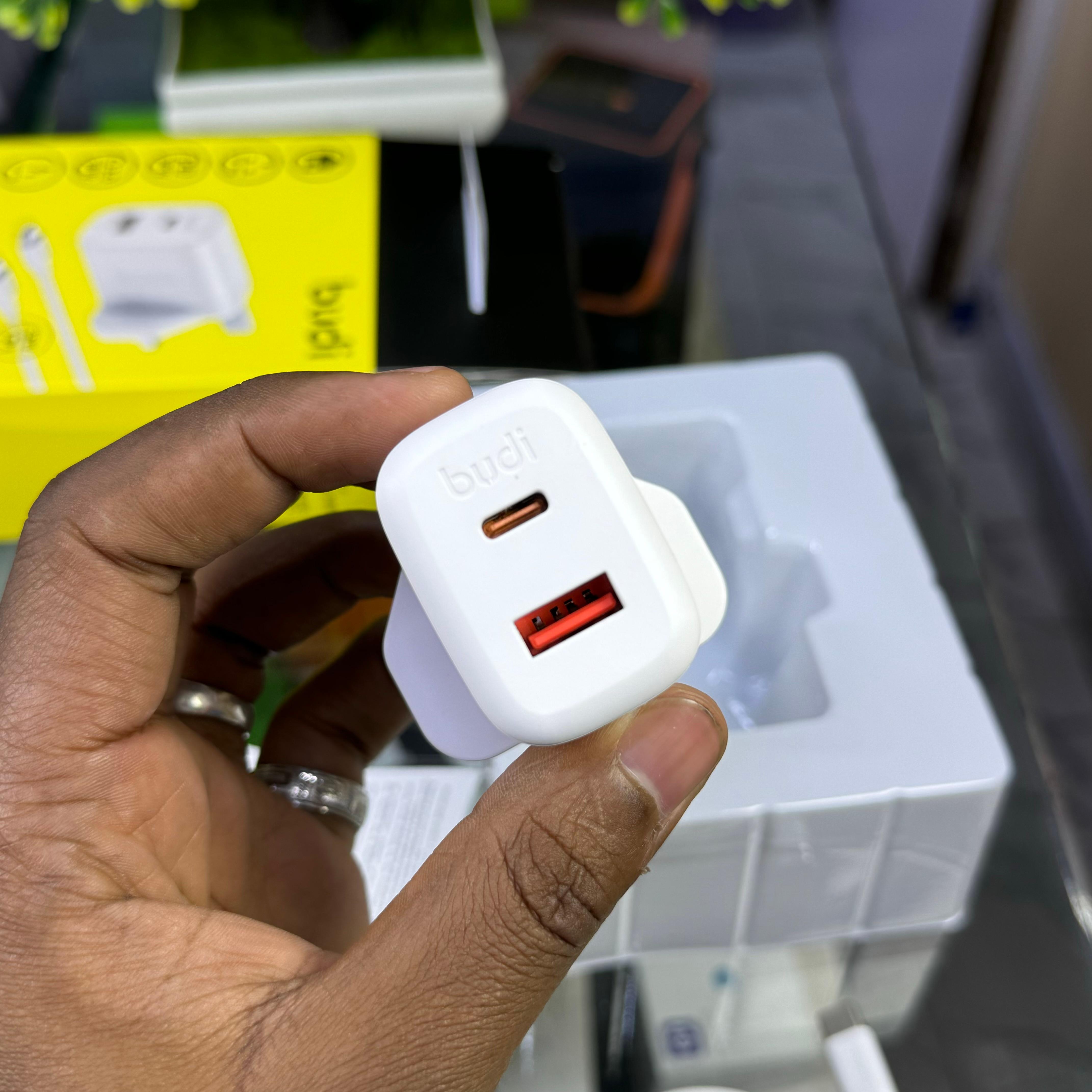 Budi 30W wall charger and 65W Pd cable image 2