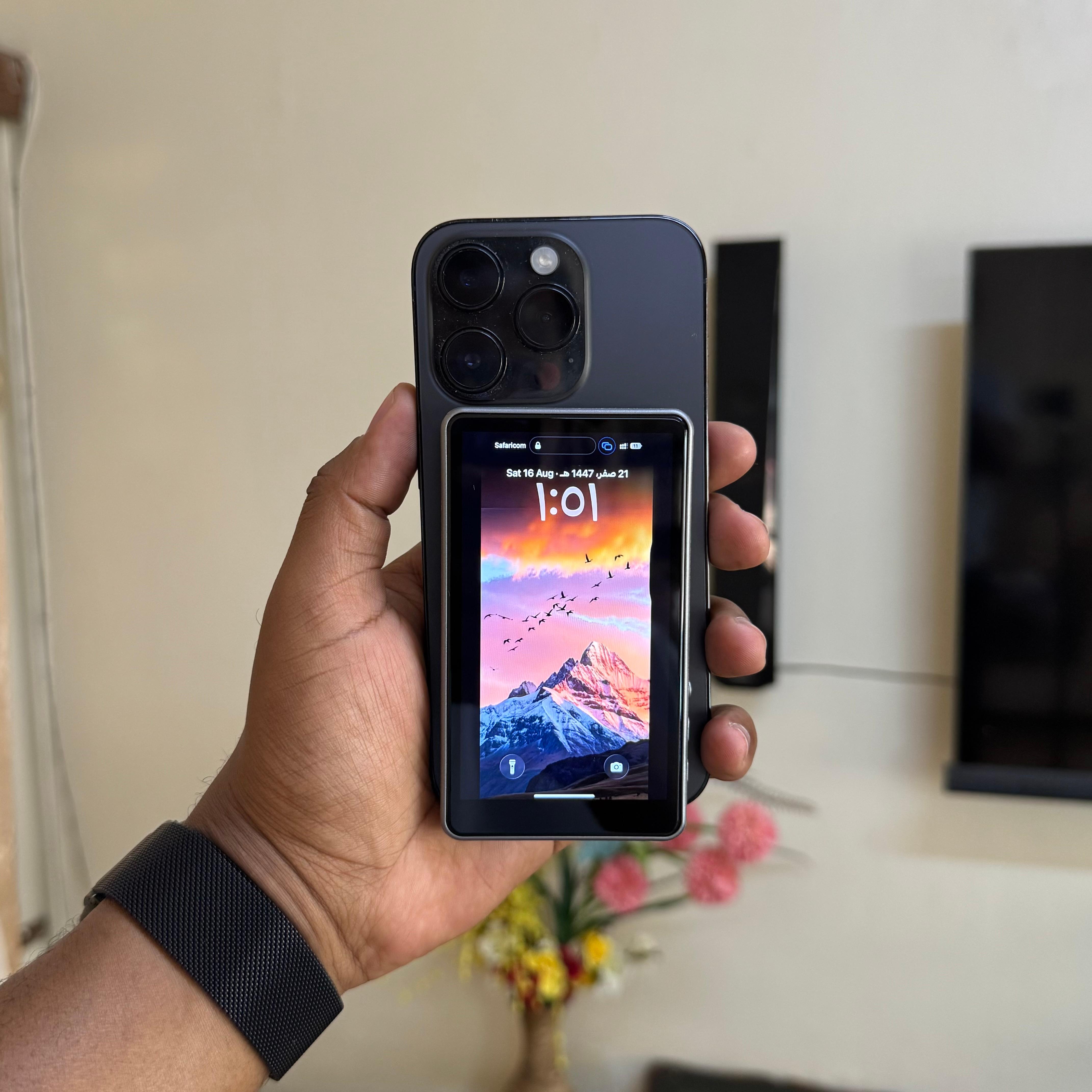 New Wireless Magnetic Phone Vlog Selfie Monitor Screen for iPhone and Android (Mini Secondary Screen) image 7