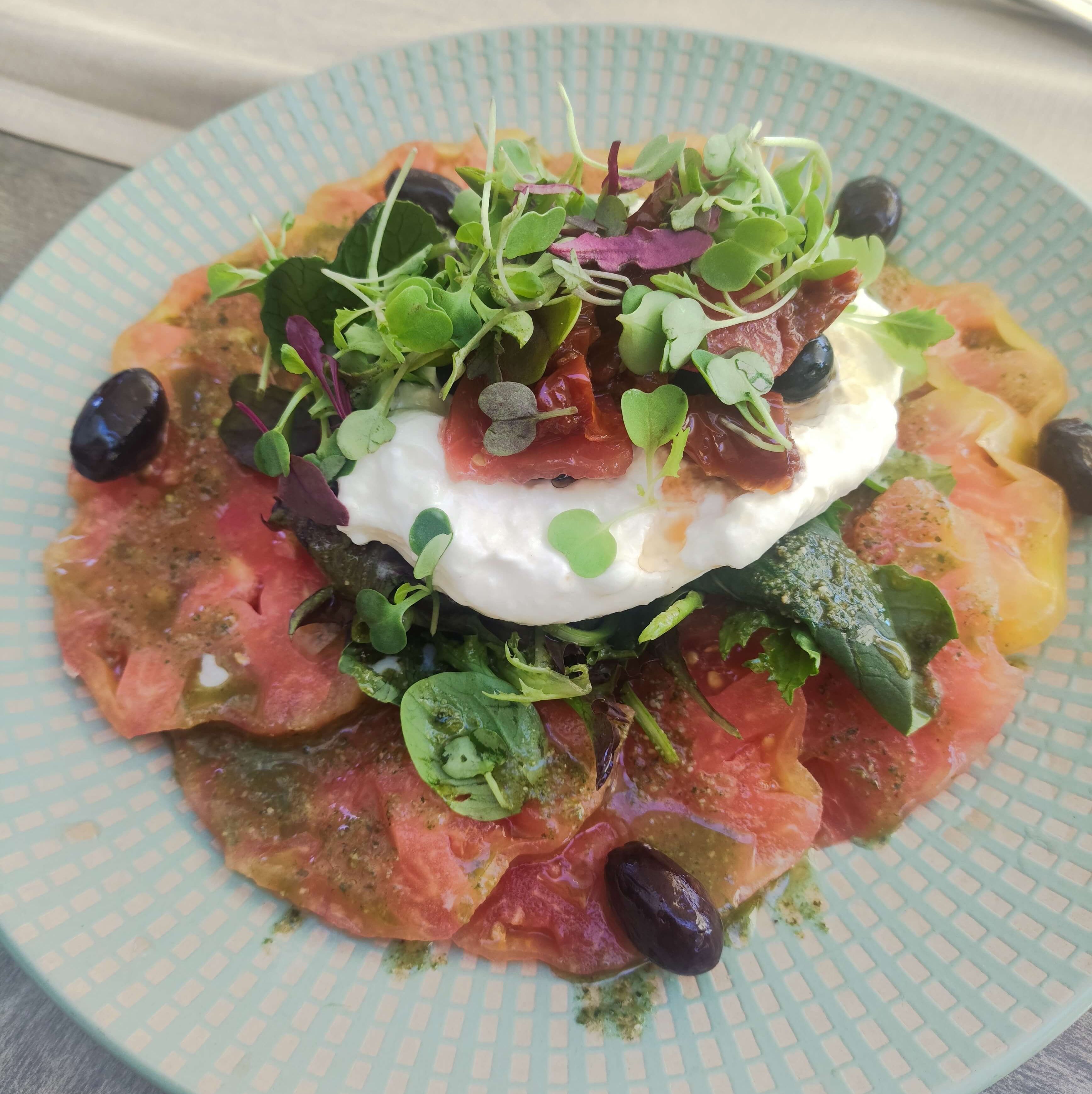 ensalada de tomate y burrata