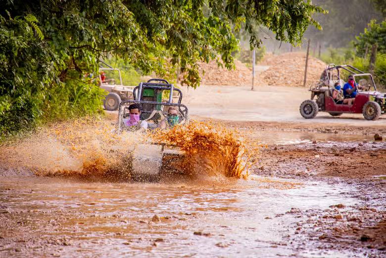 Excursión en buggies por el campo dominicano
