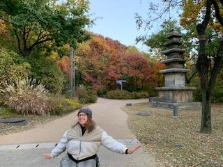 Suzanne auditions dancers for new work, in Seoul!