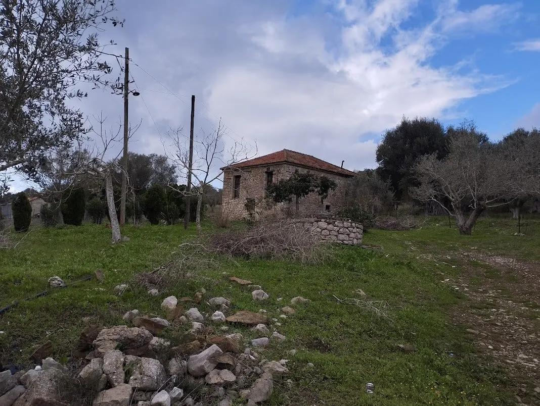 Zu verkaufen Steinhaus in dem Dorf Kynigos Messenien