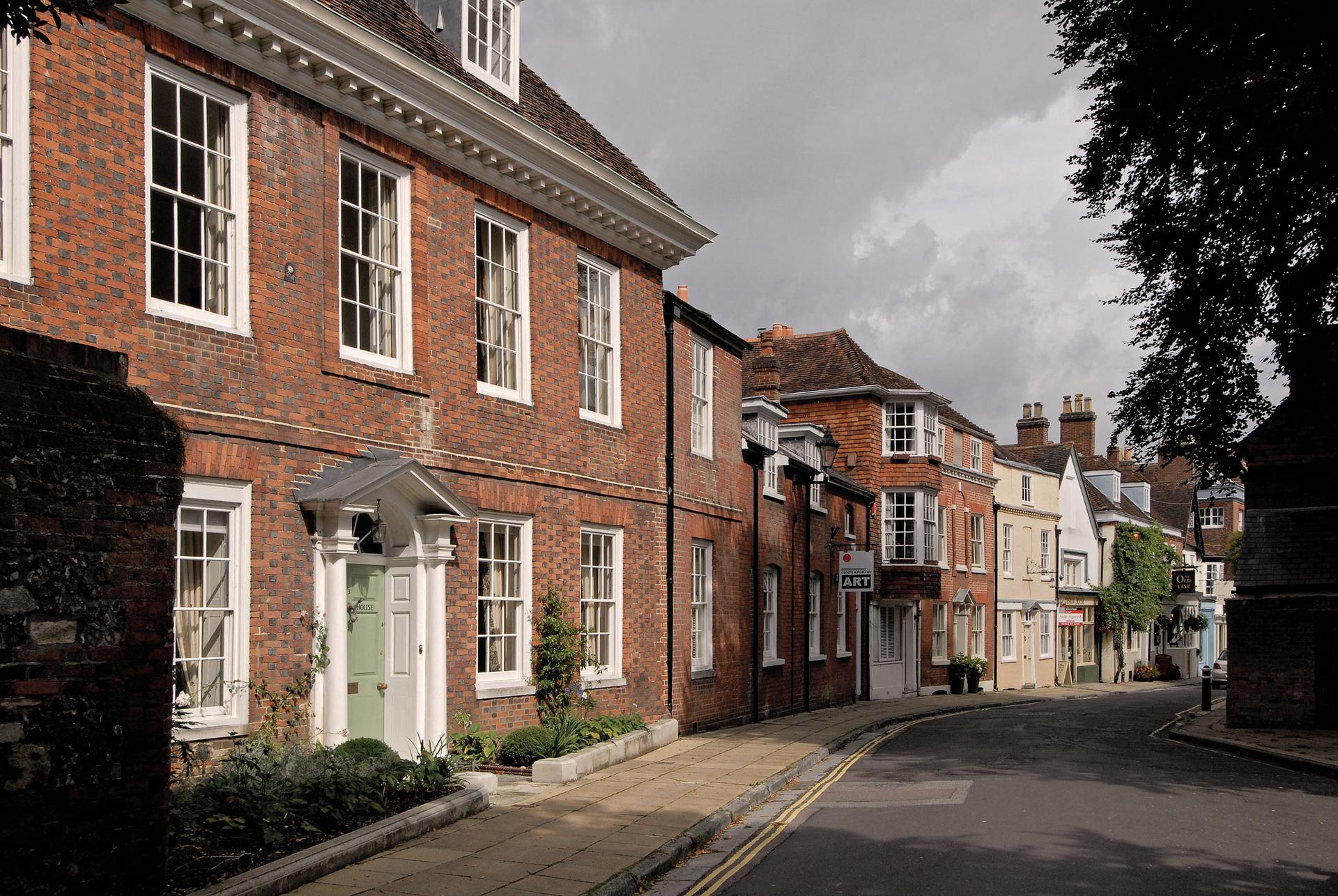 Dating from the early 18th century this listed house, overlooks the medieval cathedral in Winchester