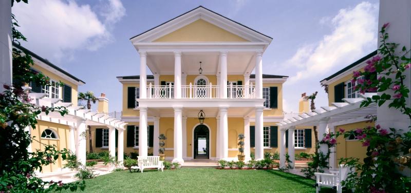 A grand villa in the classical style in the Bahamas