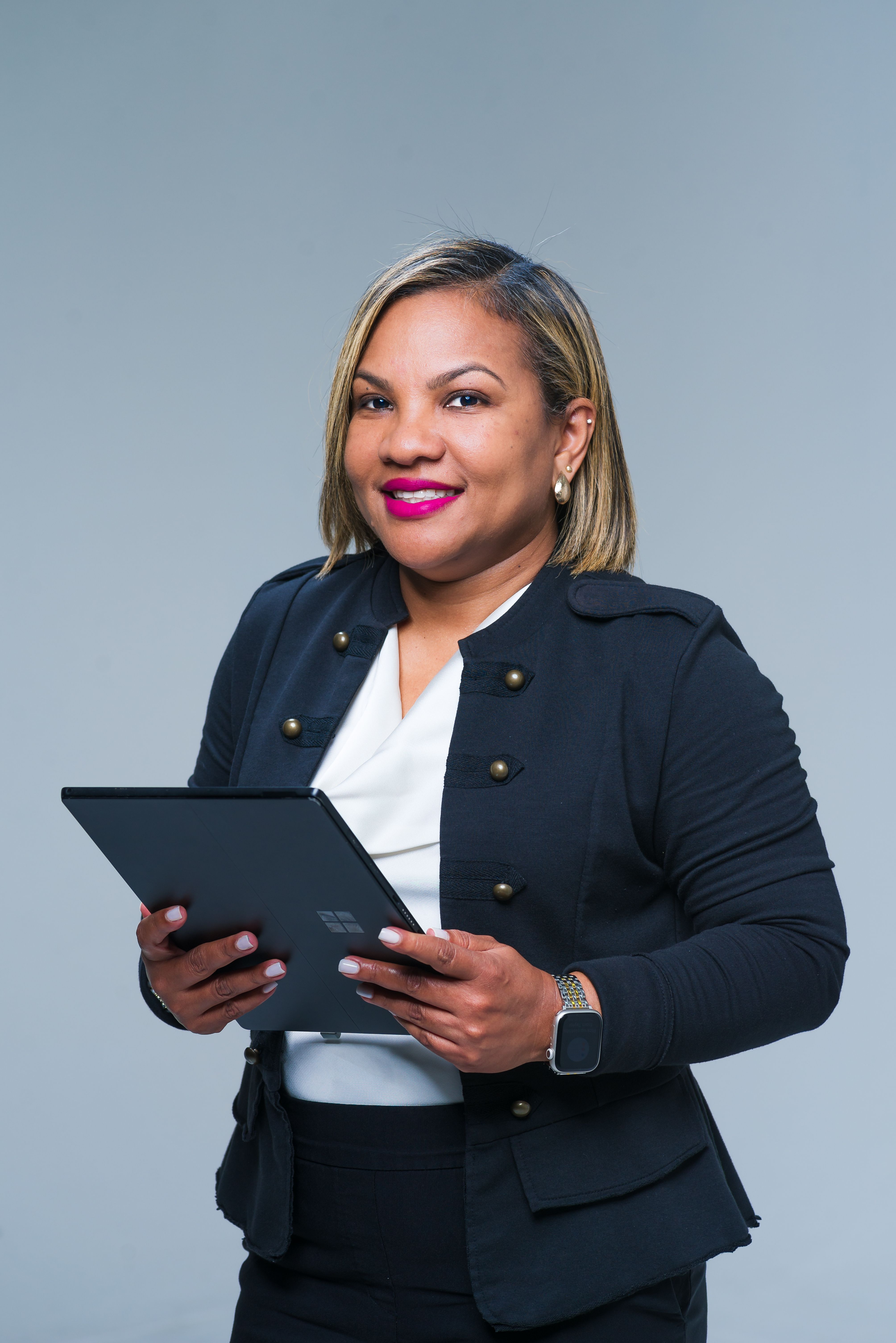 ALIGN advisor holding a tablet