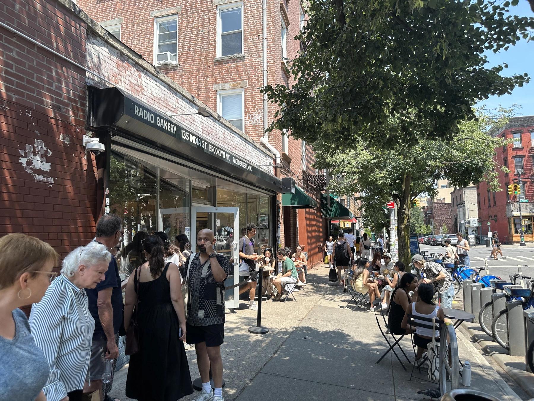 outdoor waiting line