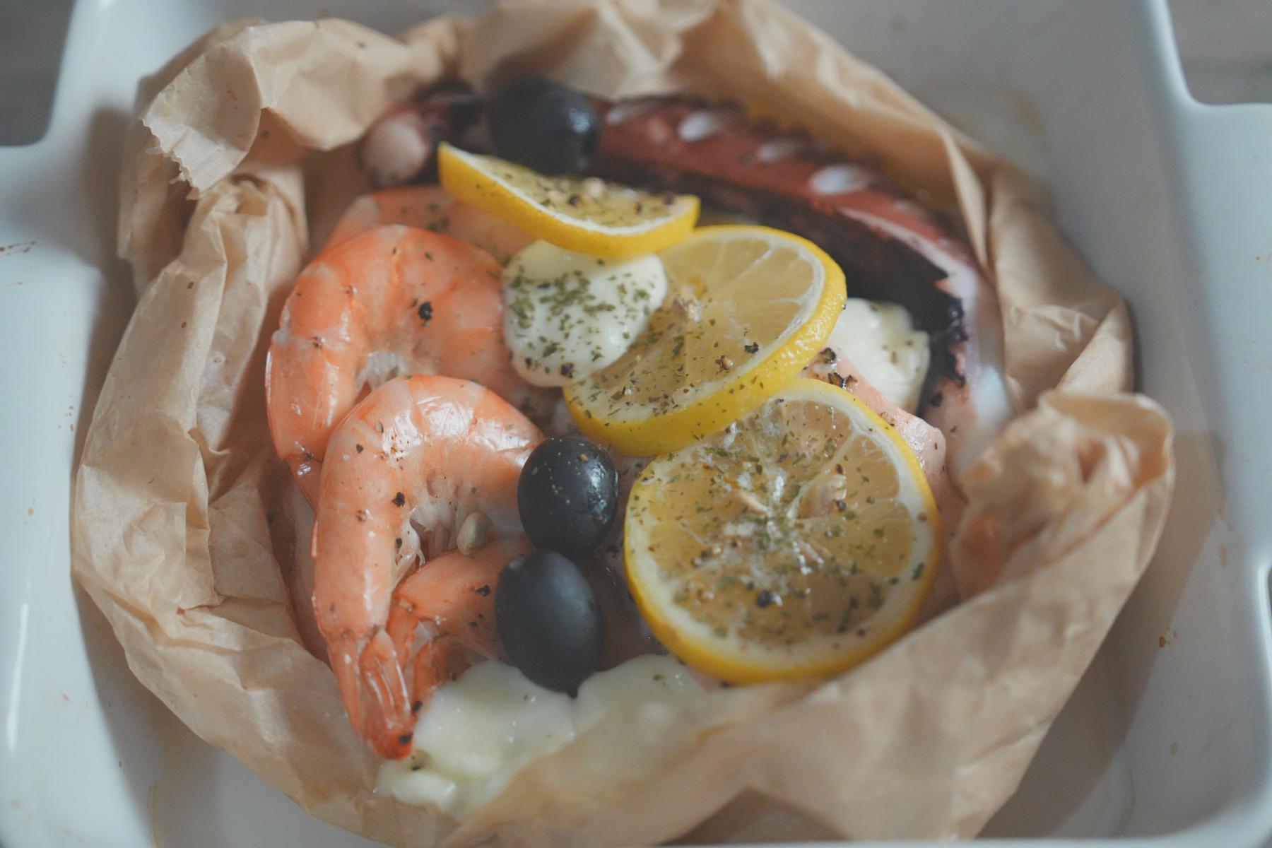 Bake Salmon, Vegetables and Seafood