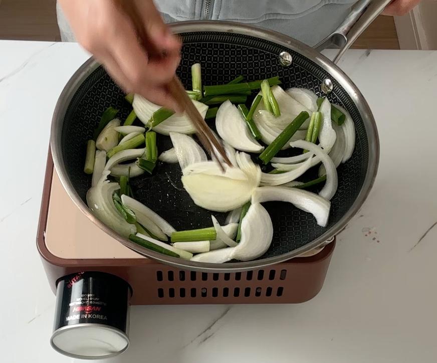 oil pan-frying vegetables