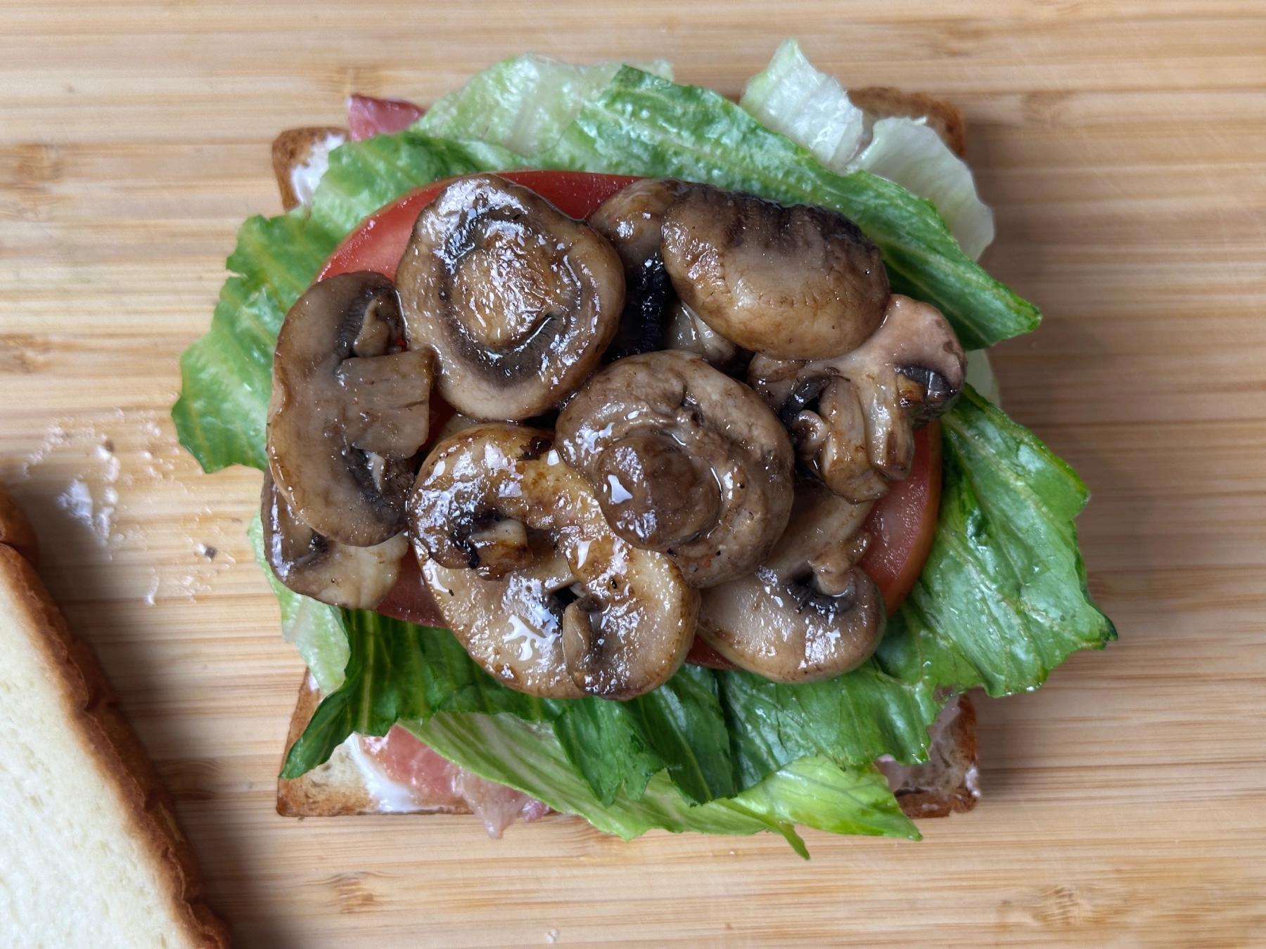 add mushooms on the bread