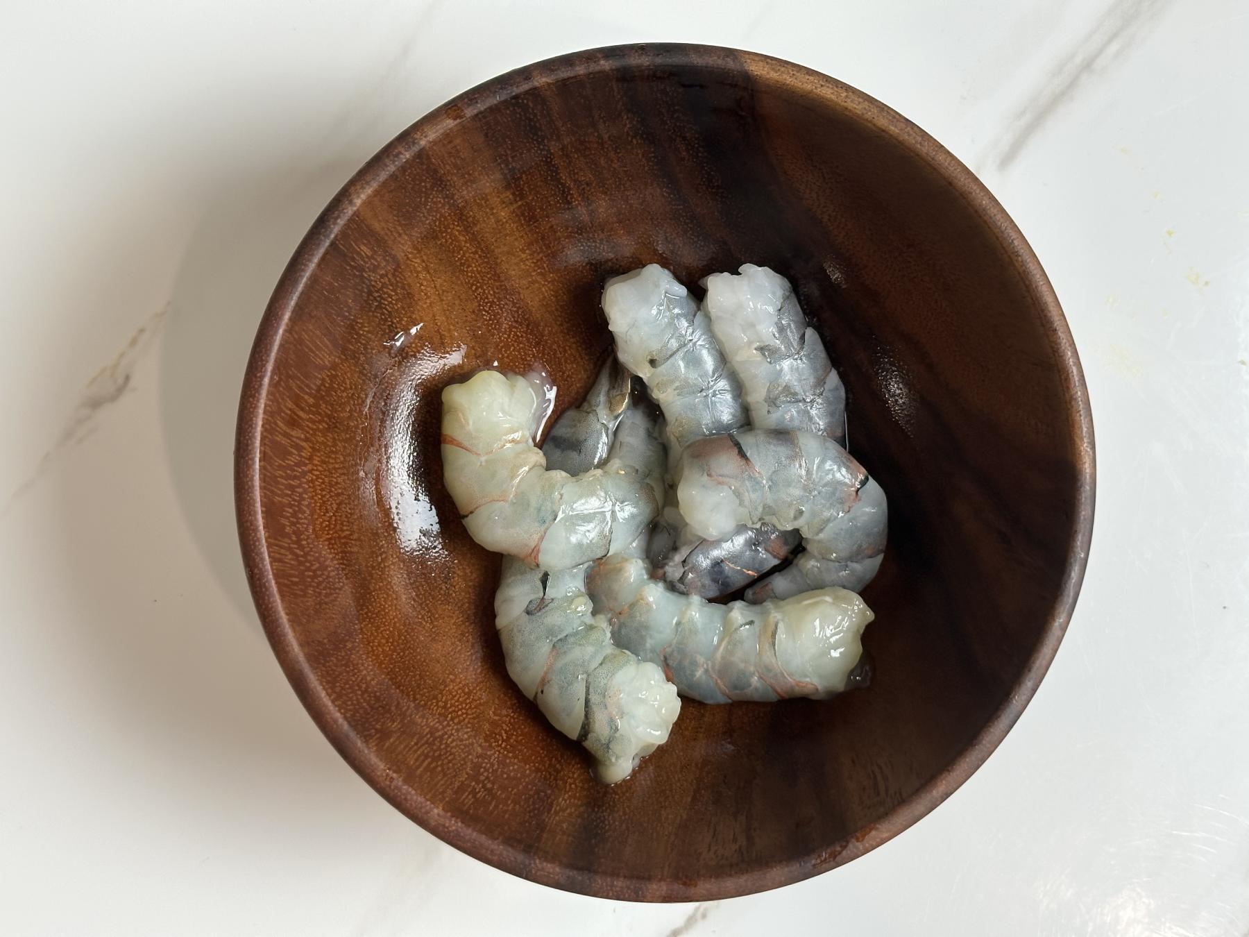 peeled raw shrimps