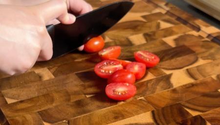 cutting tomato