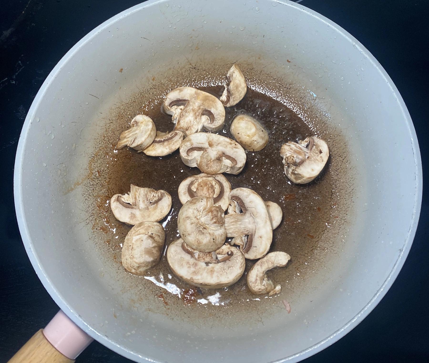 cooking mushrooms