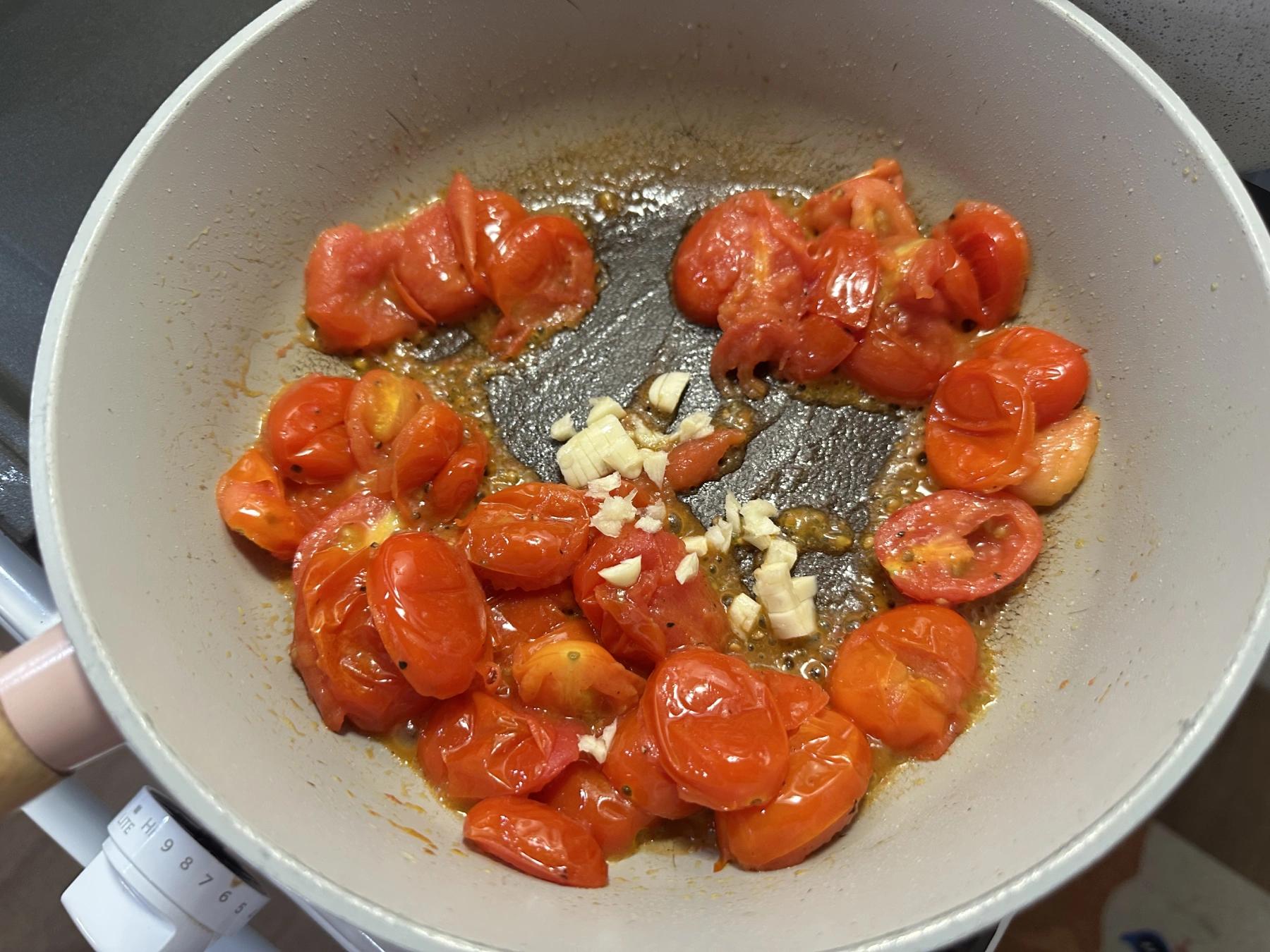 garlic added to mashed tomatoes