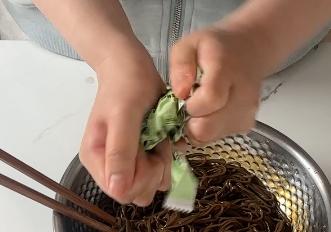 squeeze dry seaweed product to make seaweed crumbs