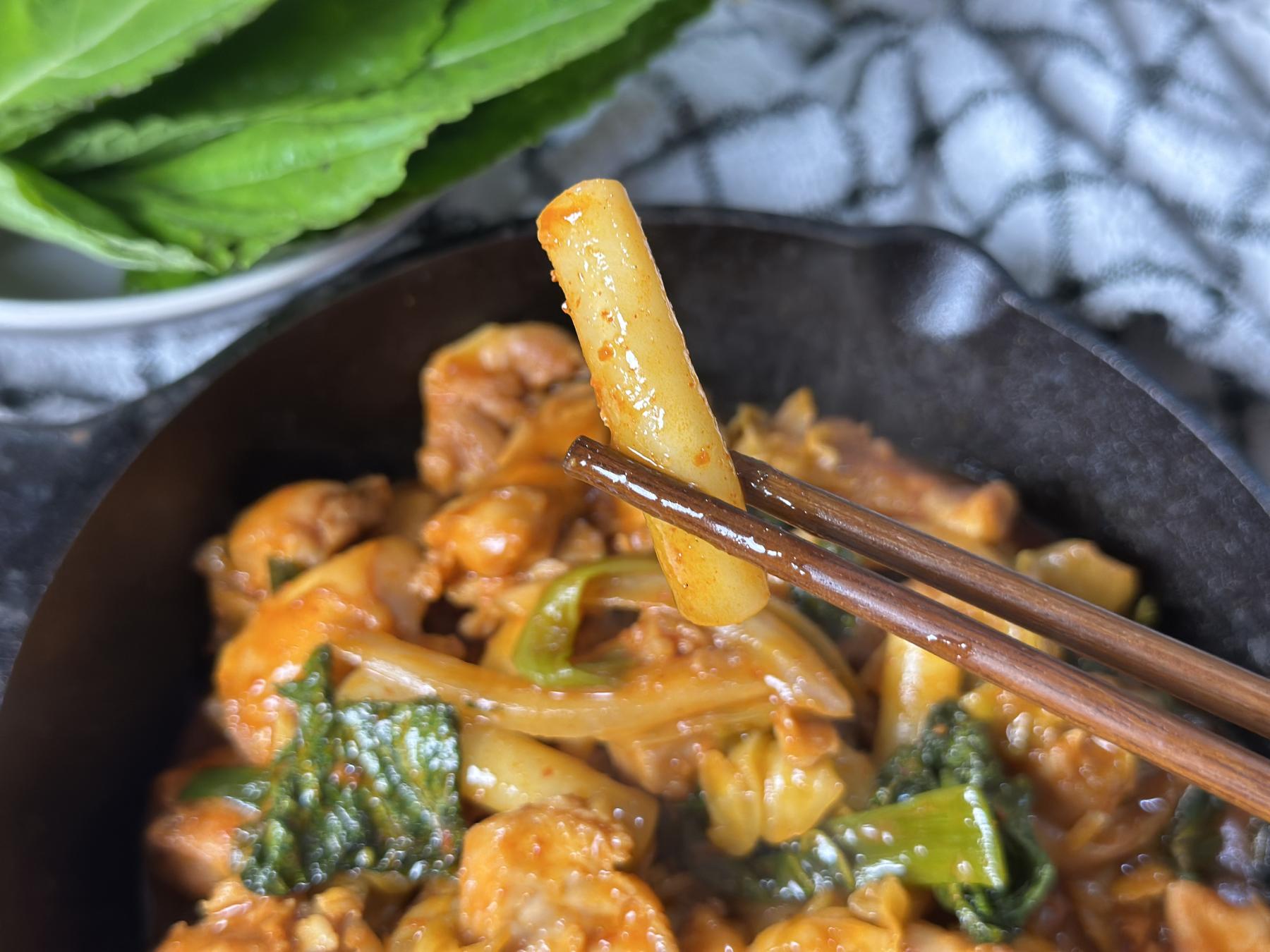 holding dakgalbi rice ckae