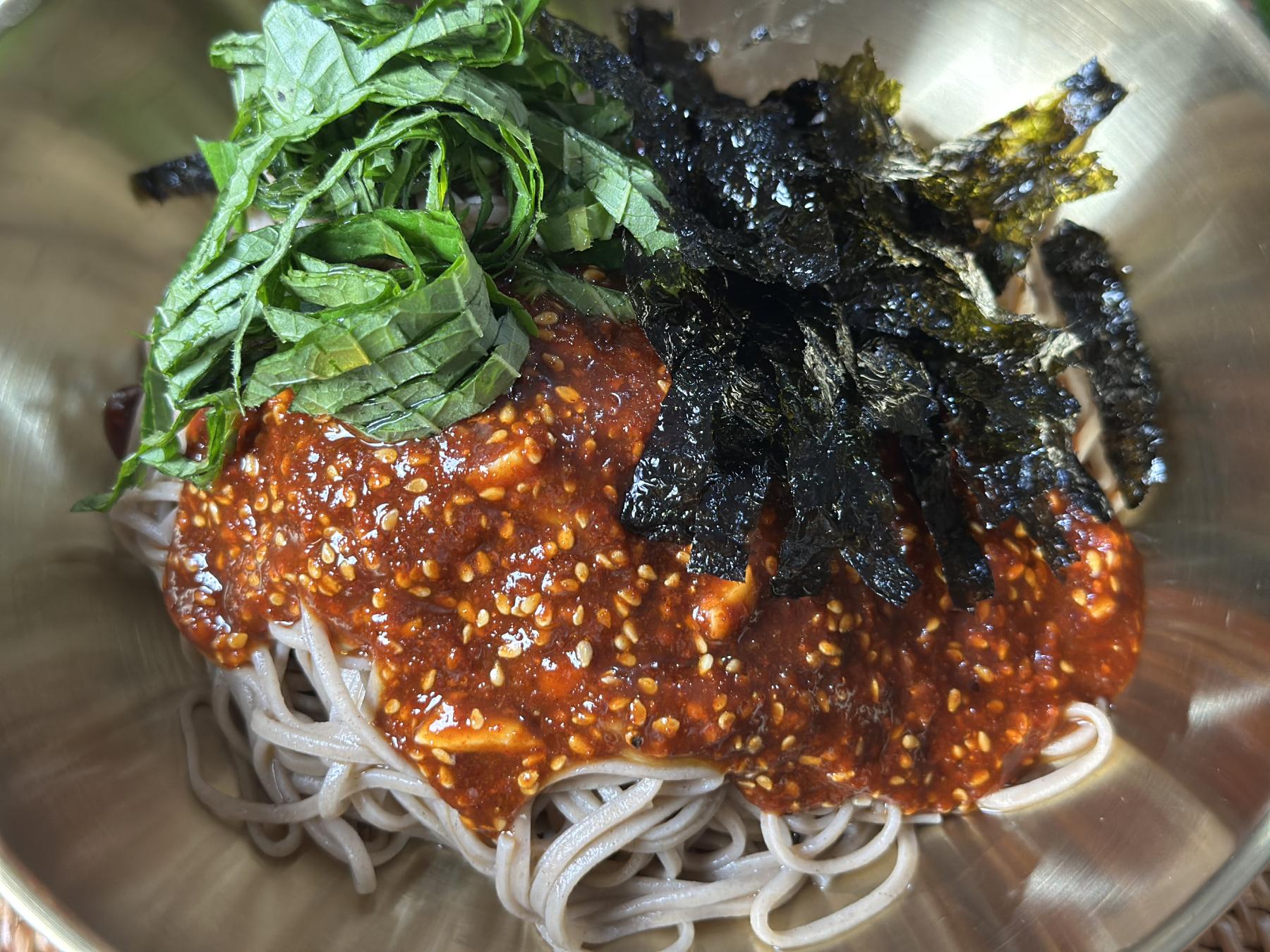 makguksu korean spicy cold noodles