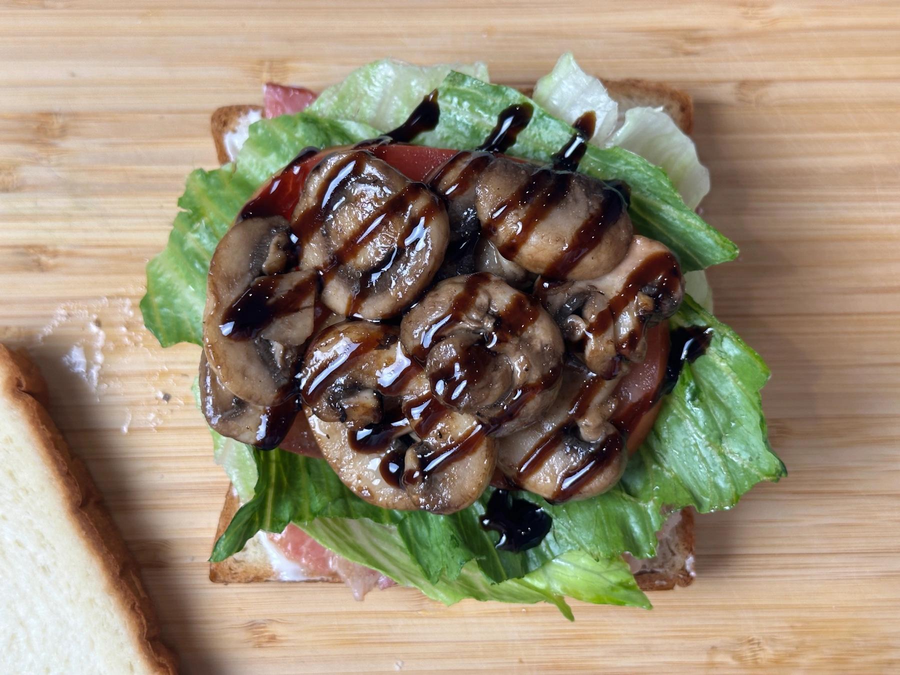 glaze balsamic on the bread