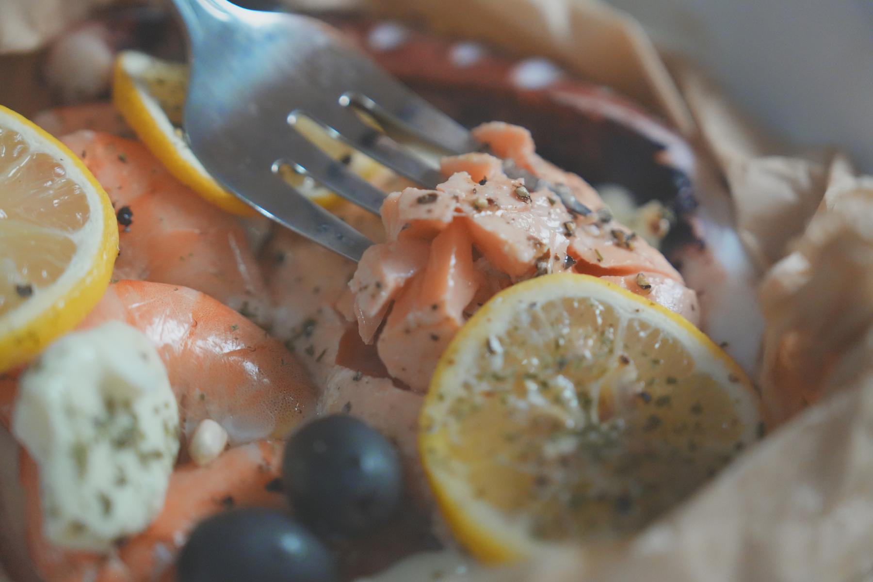 Holding baked salmon