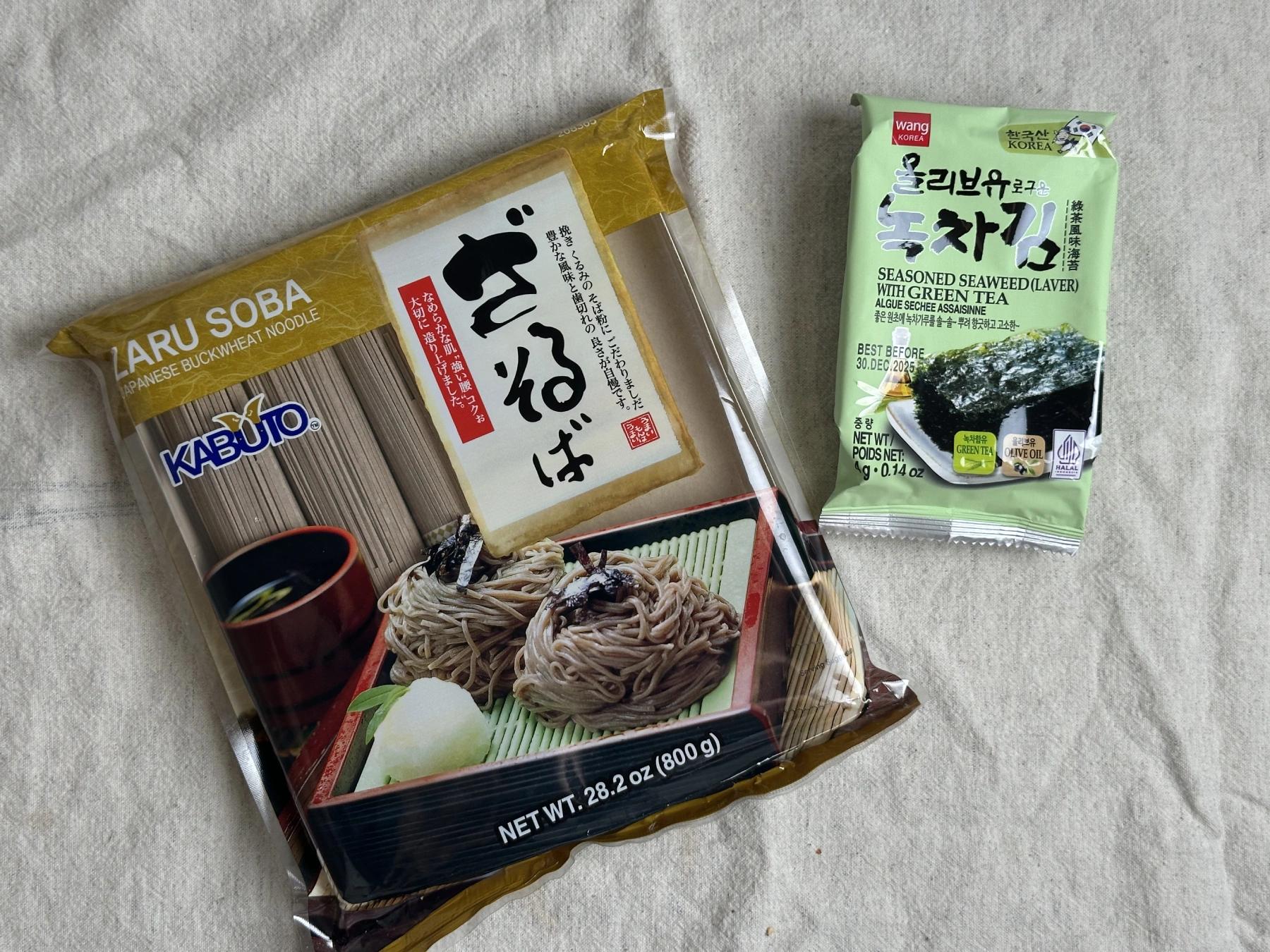 soba noodle and dried seaweed