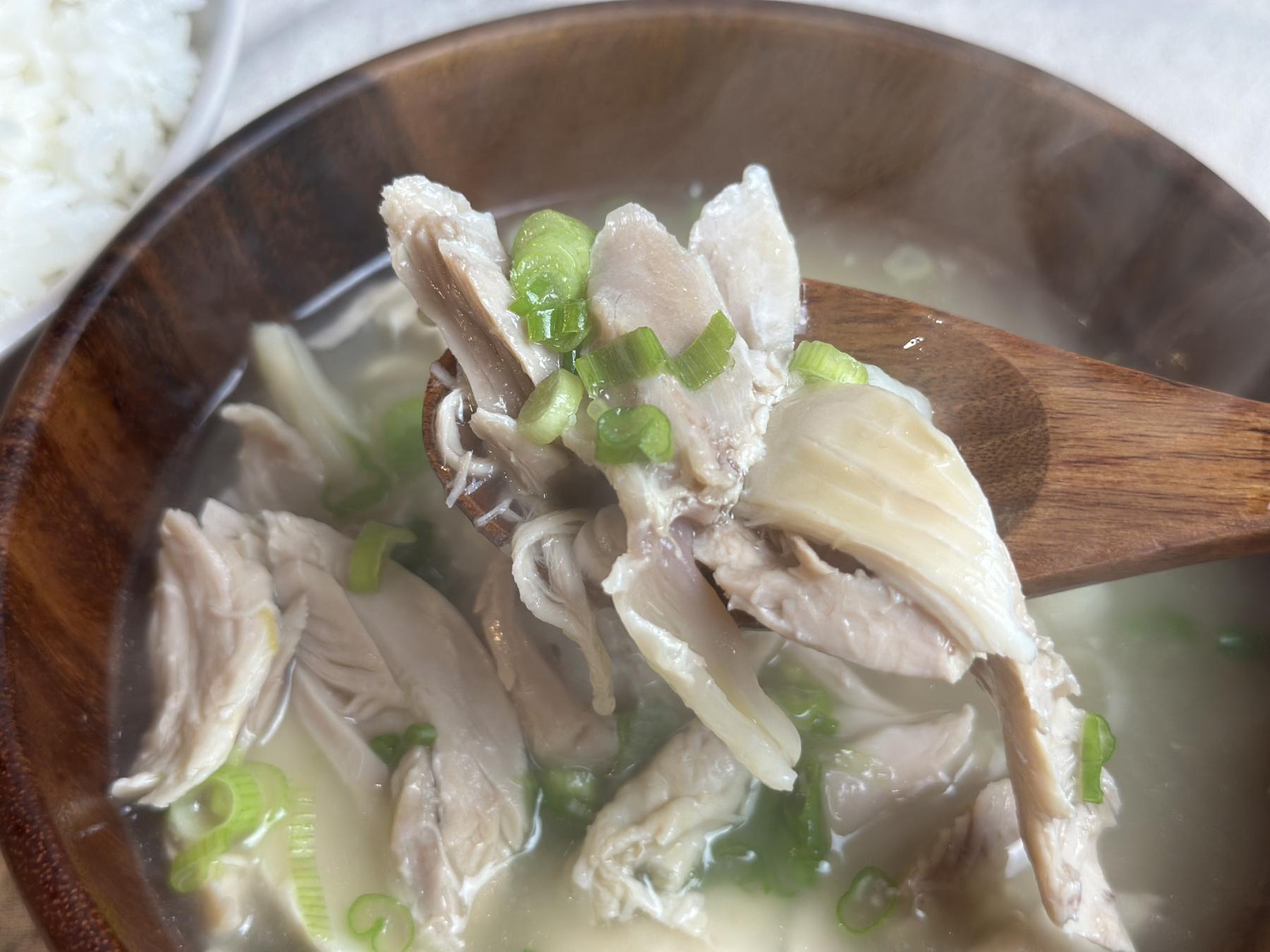 Gomtang on the spoon