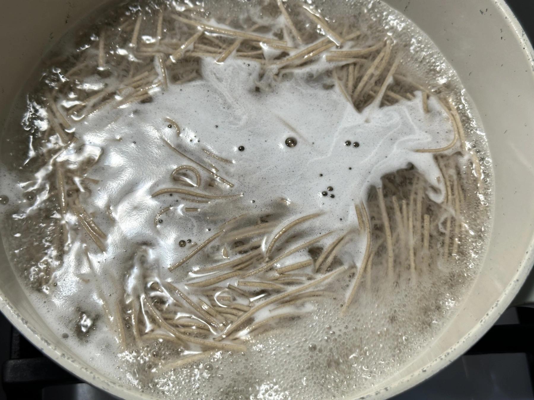 boiling noodels