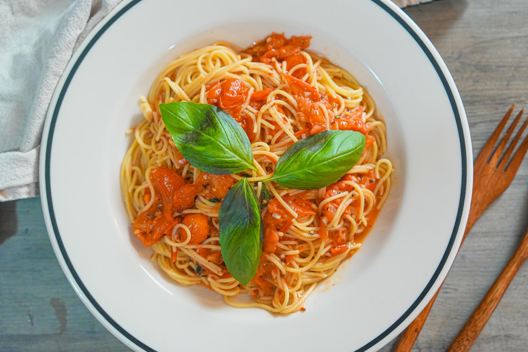 Classic Cherry Tomato Pasta Recipe: Simple, Fresh, and Irresistibly Delicious | Food and Spot