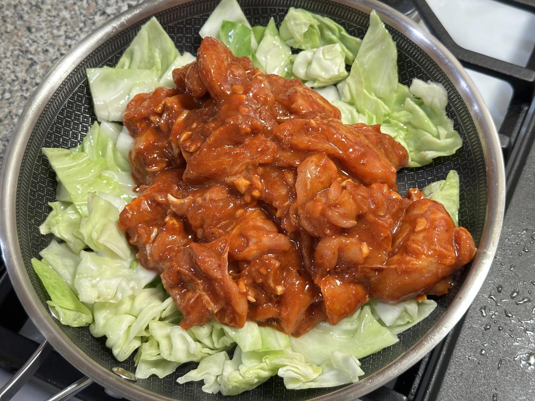 cooking dakgalbi in the pan
