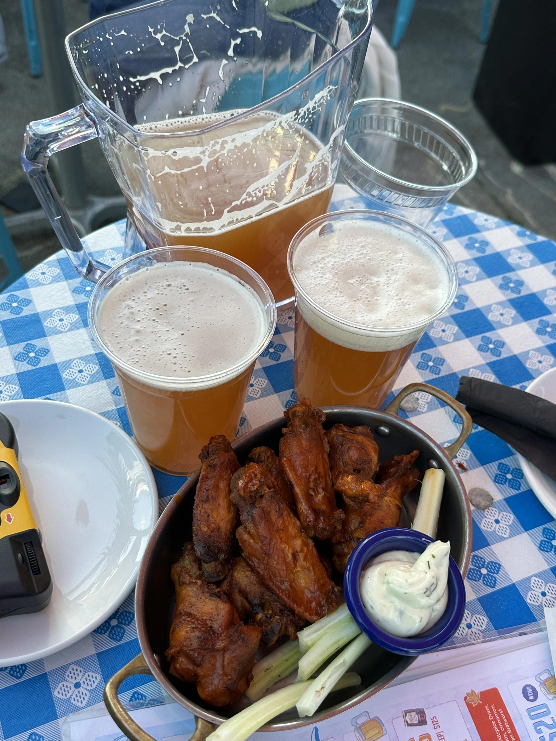 bufflo wings and beer