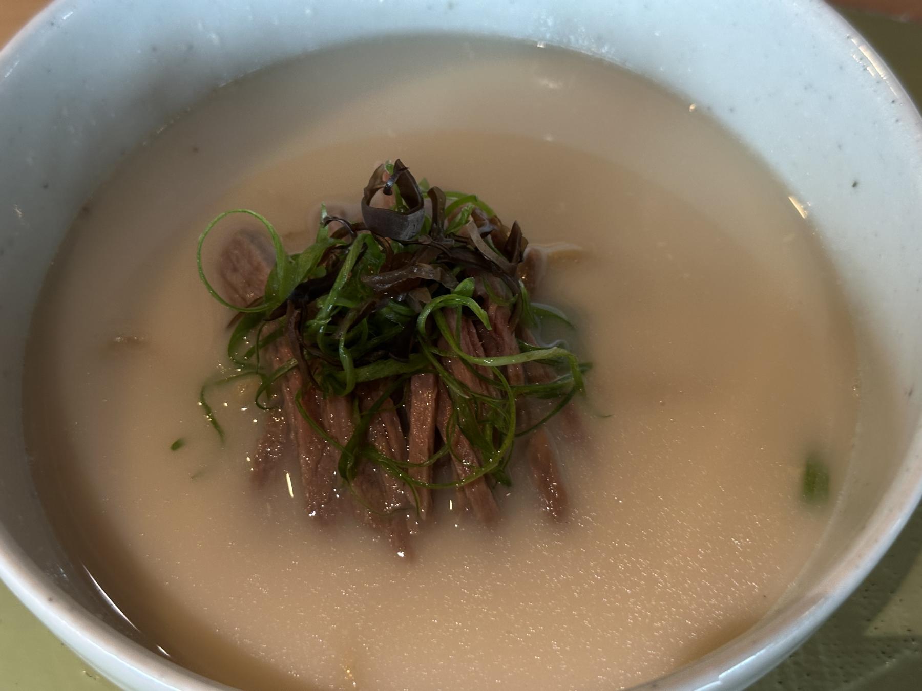 Seollongtang myeon dish