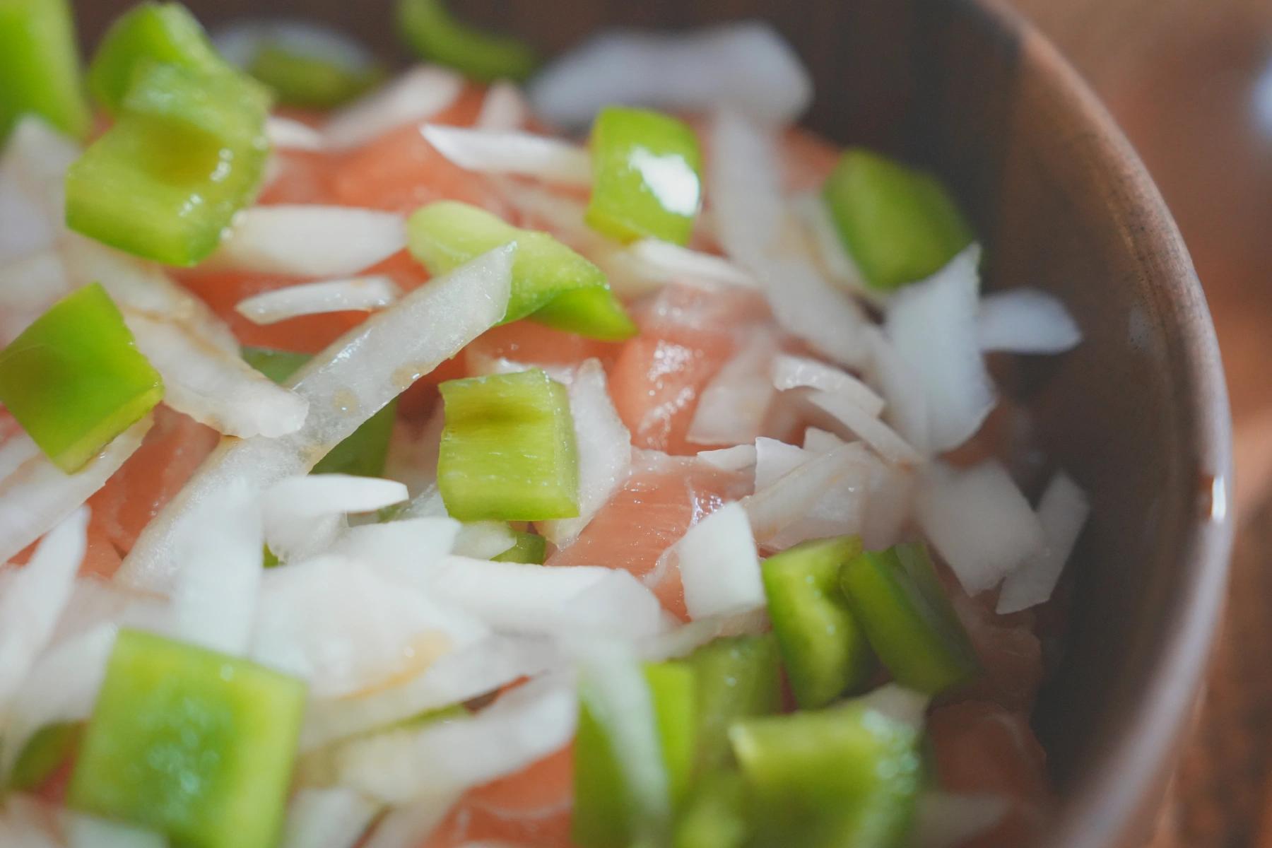 salmon rice bowl with onion and green pepper
