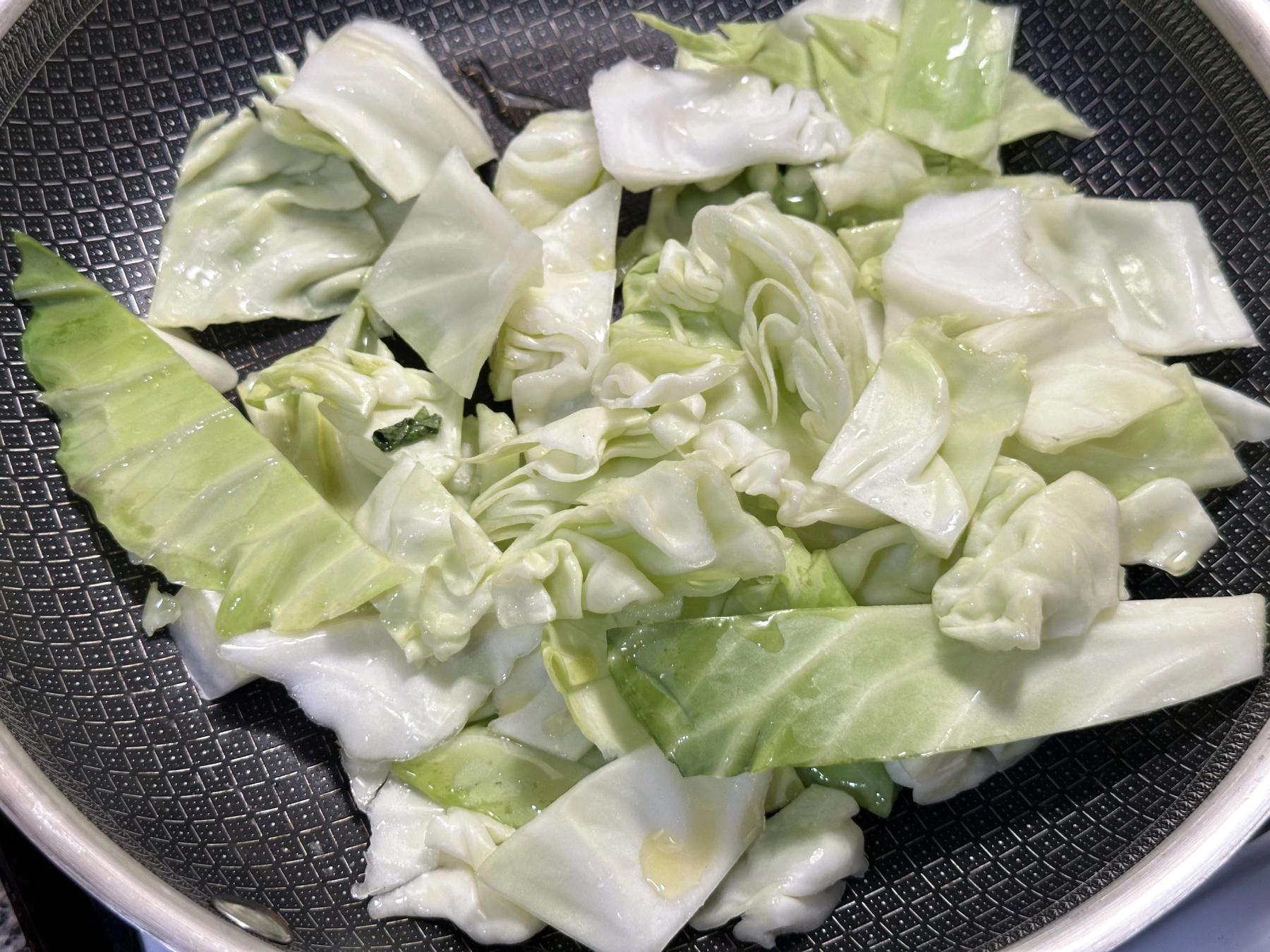 cabbage in the pan