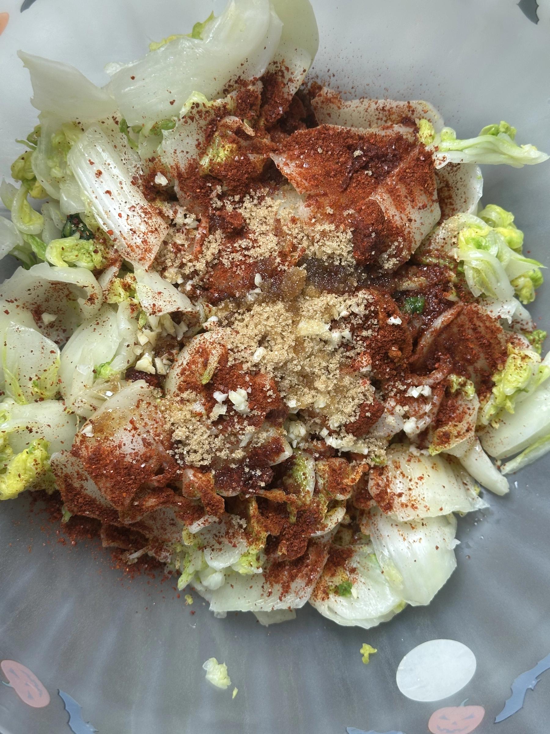 mix the cabbage and seasoning