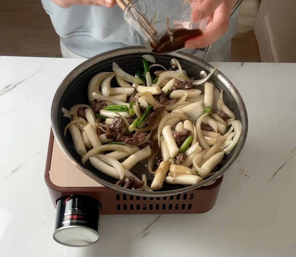 adding oyster sauce into the pan