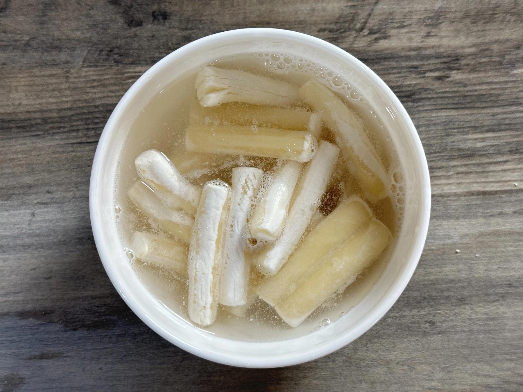 soaking rice cakes