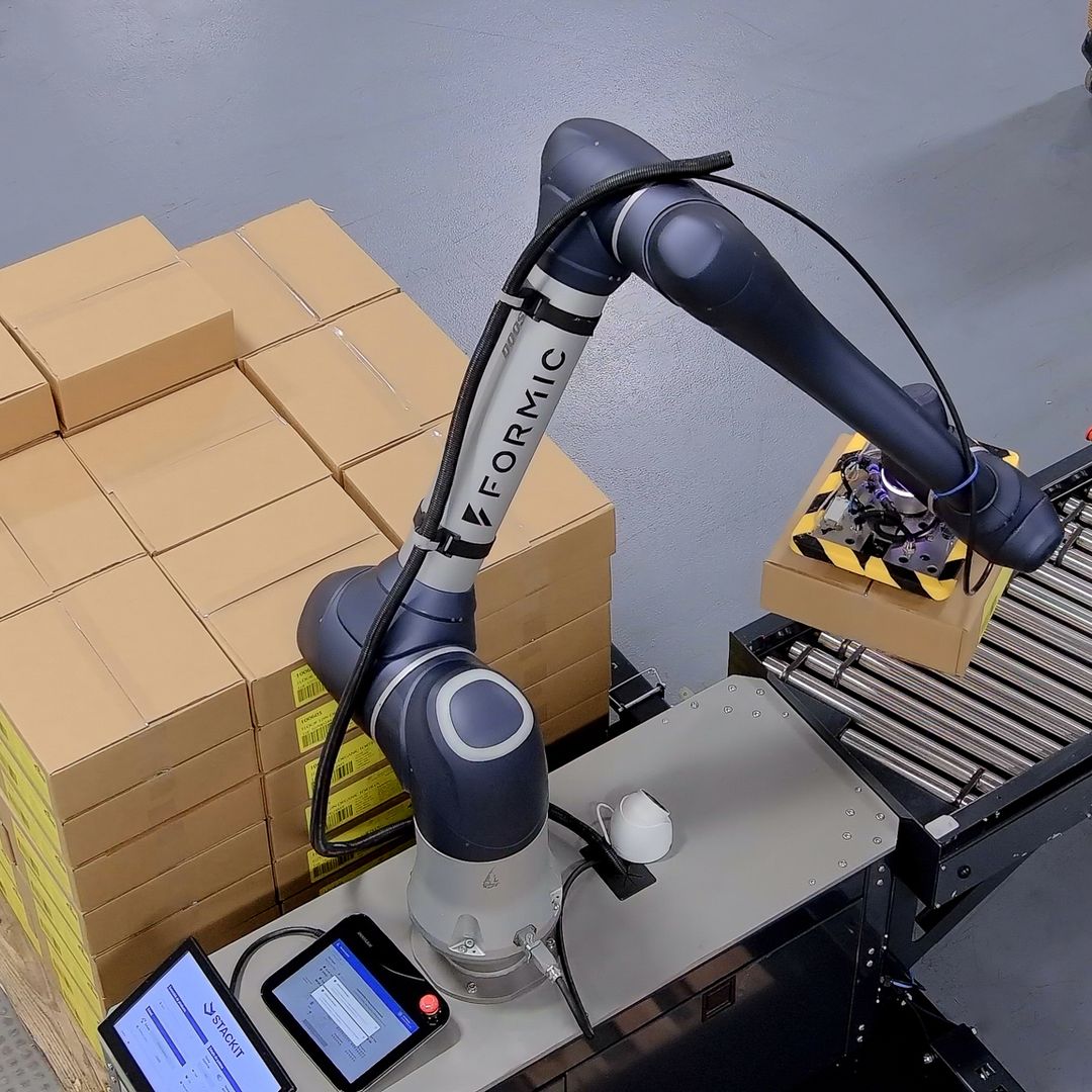 Formic cobot palletizing robot stacking cases at the end of a CPG production line