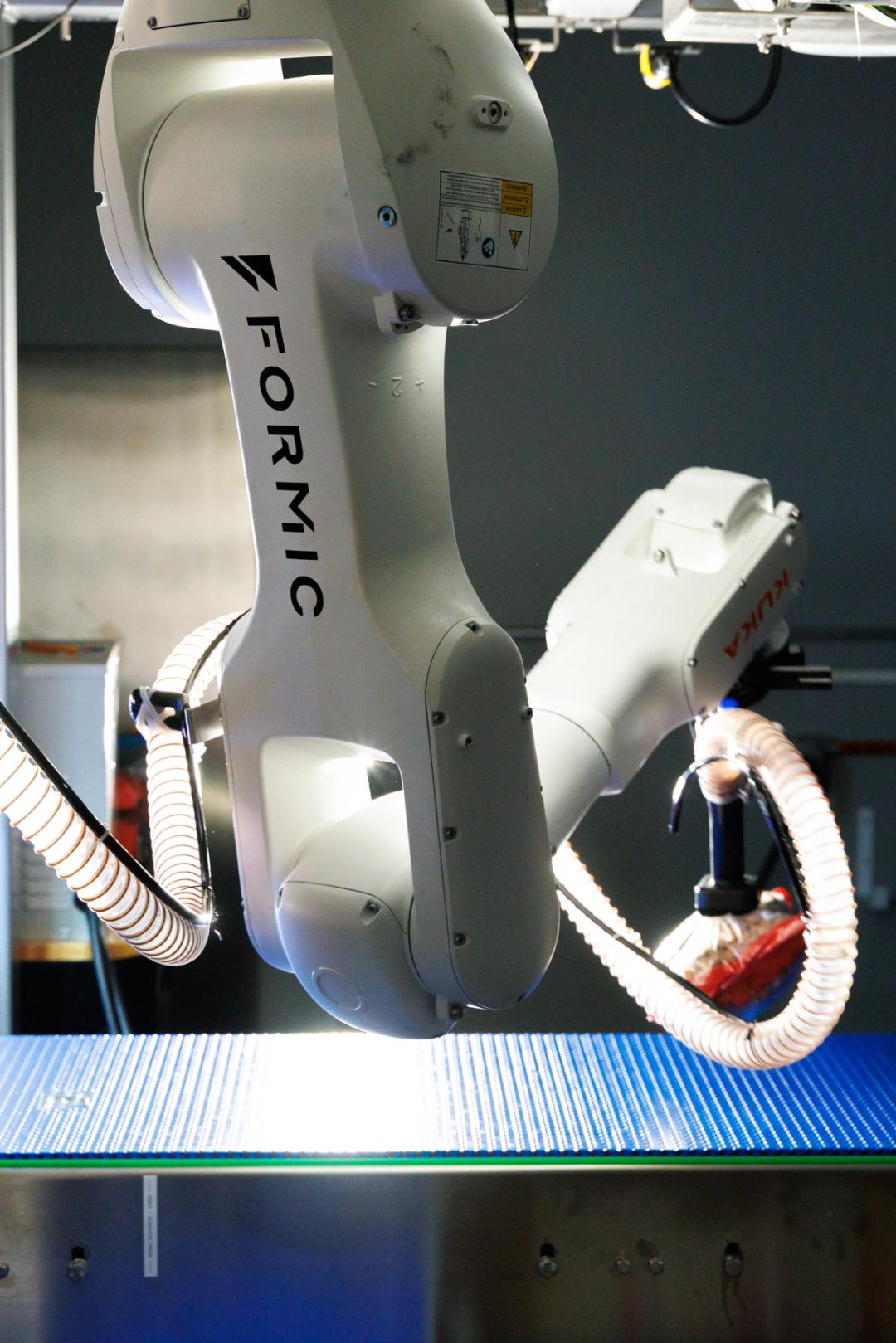 Flat monthly Robots-as-a-Service rate compared to manual labor costs.