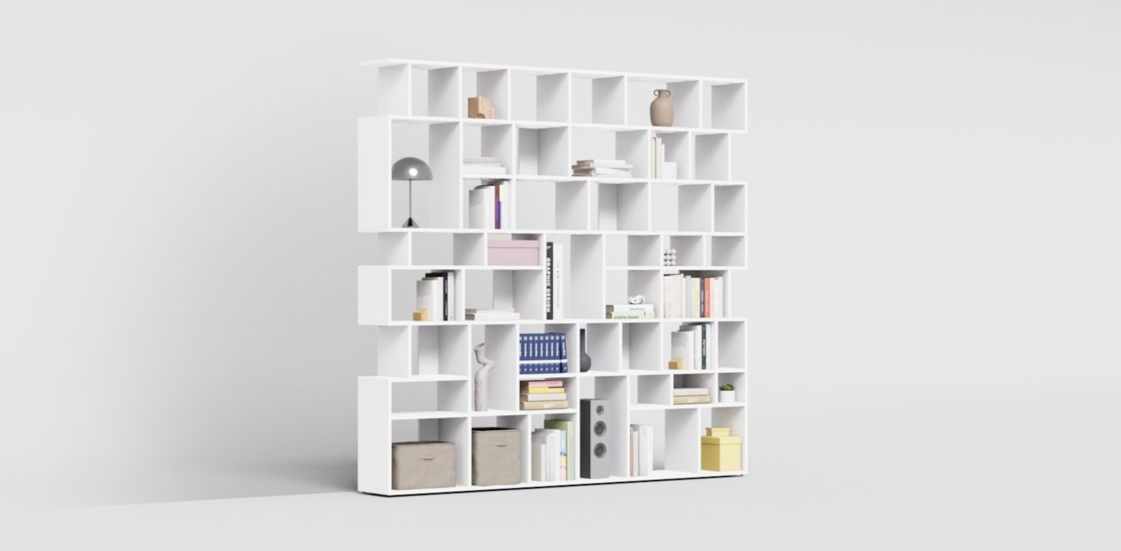 Bücherregal in Weiß mit Türen und Schubladen