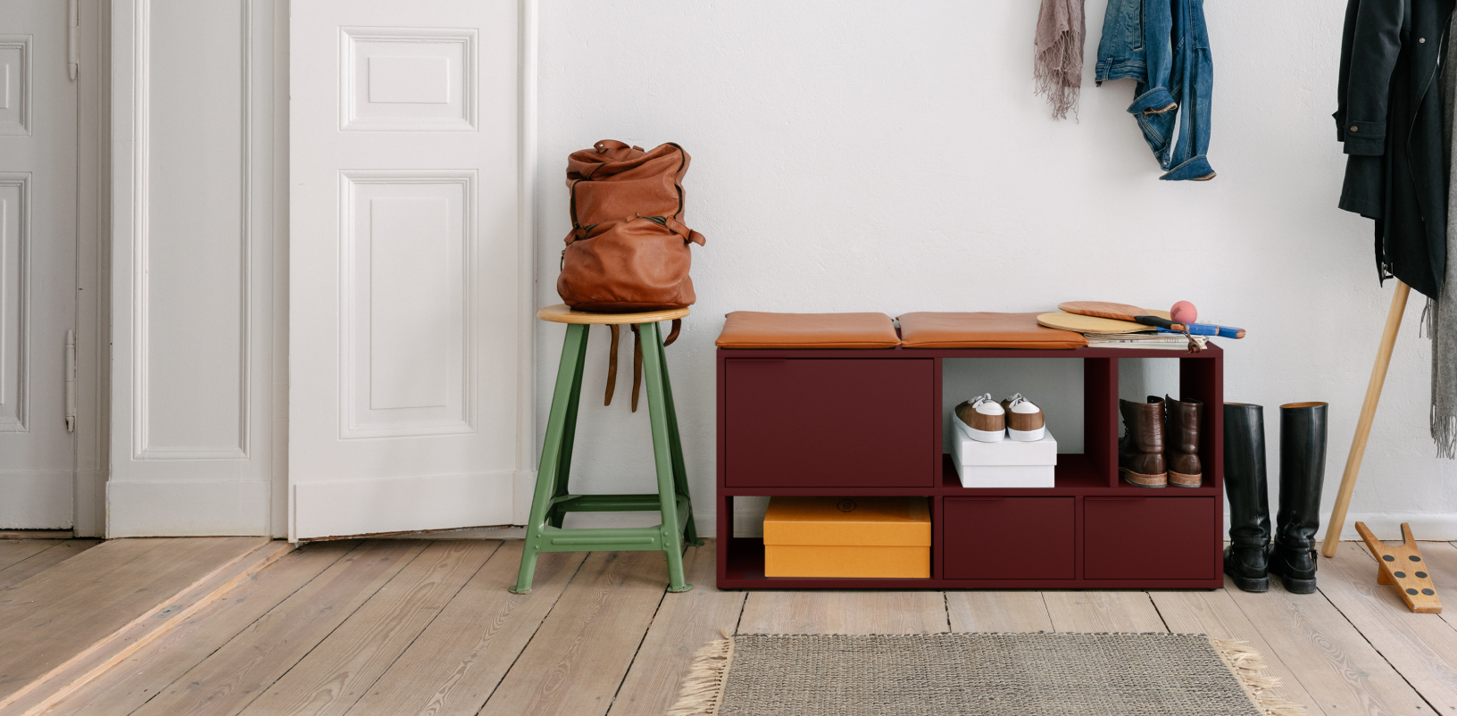 Shoe Rack in Burgund with Drawers