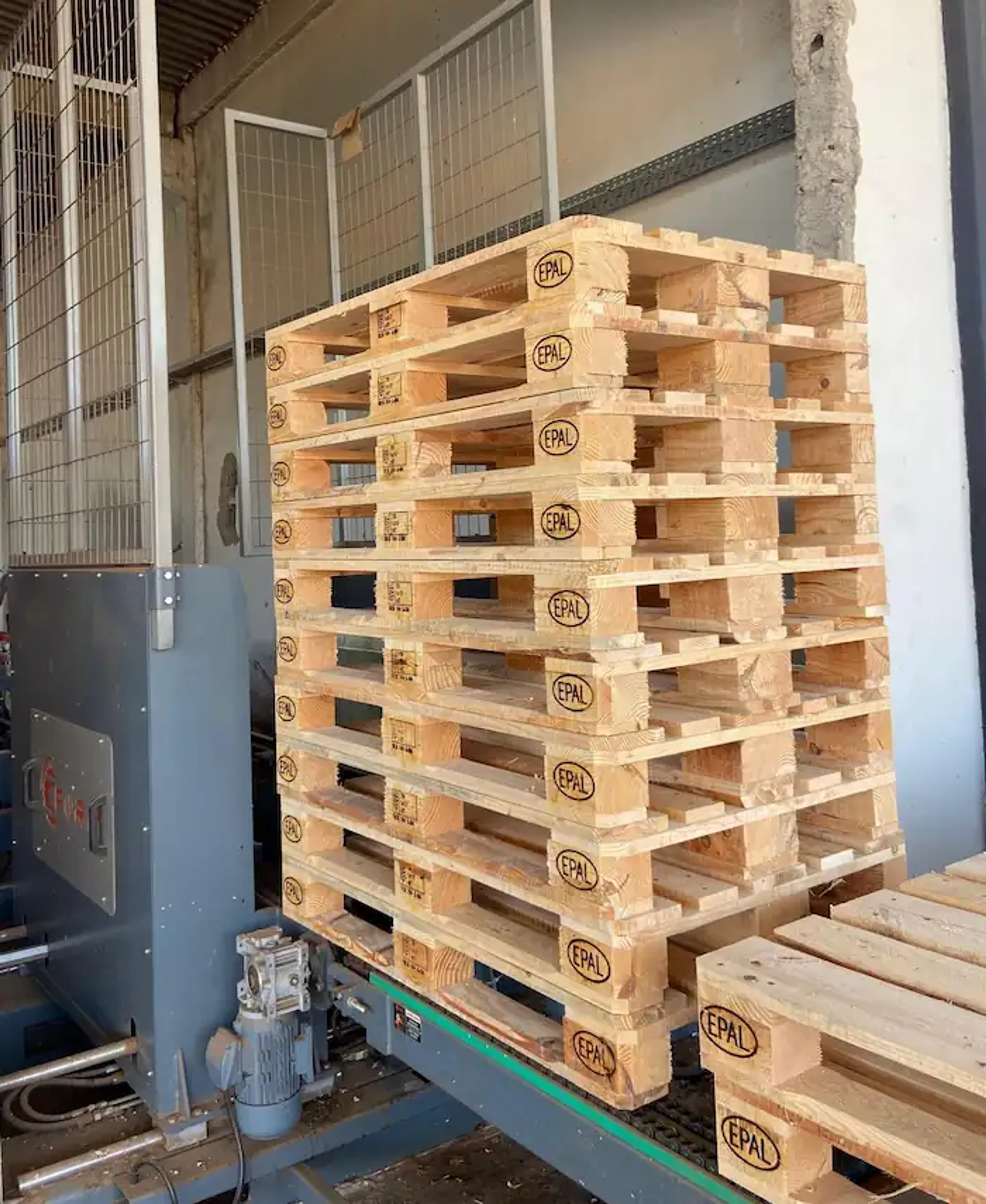 Dış mekan depolama için dayanıklı ahşap Epal Turpal Palet