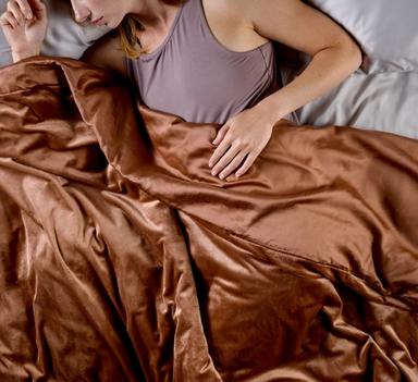 Sleeping under the cooling weighted blanket in clay